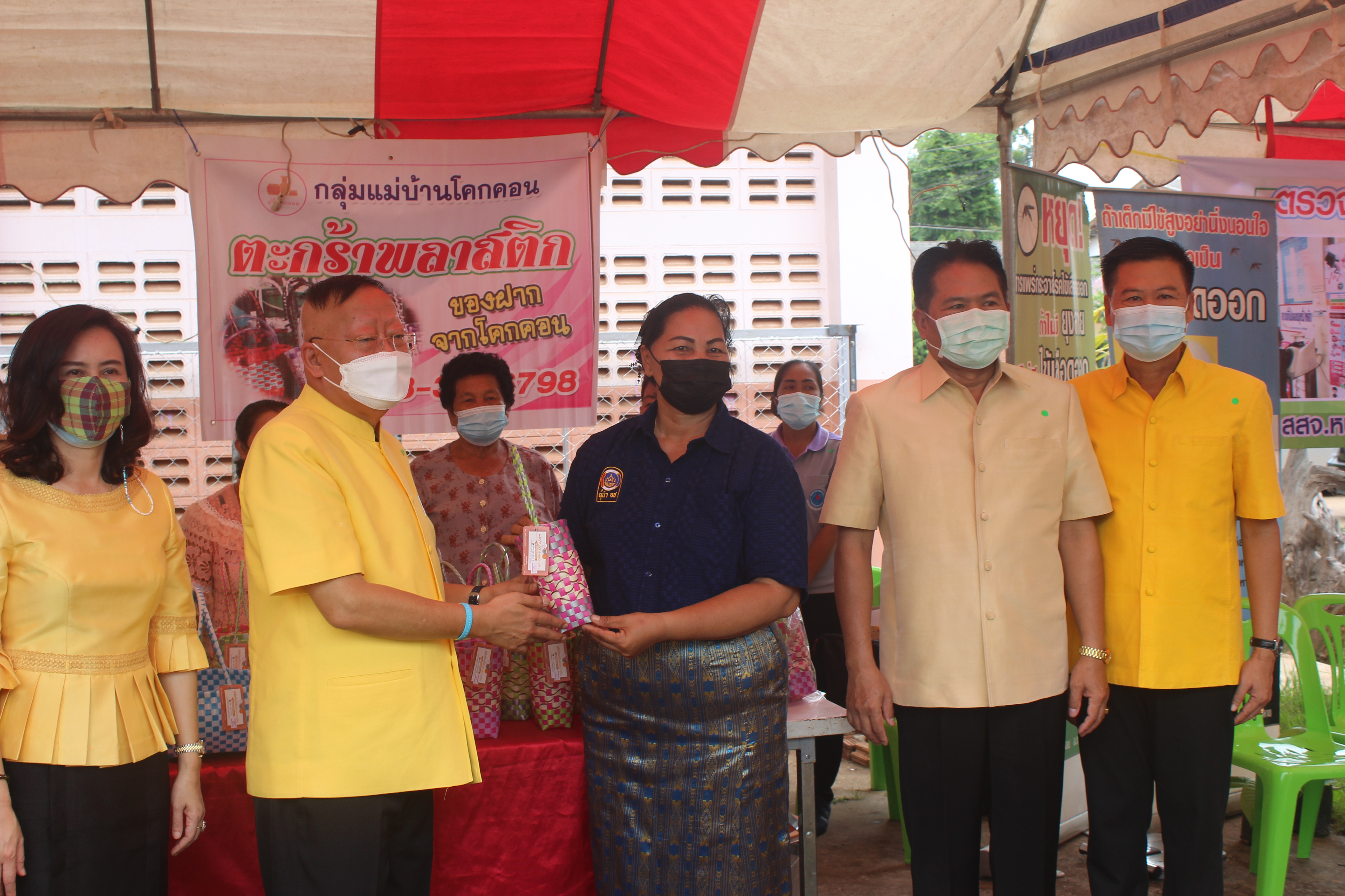 จังหวัดหนองคาย จัดกิจกรรมโครงการจังหวัดเคลื่อนที่ “หน่วยบำบัดทุกข์ บำรุงสุข สร้างรอยยิ้มให้ประชาชน” นำส่วนราชการออกให้บริการประชาชนในพื้นที่ โรงเรียนโคกคอนวิทยาคม อ.ท่าบ่อ จ.หนองคาย