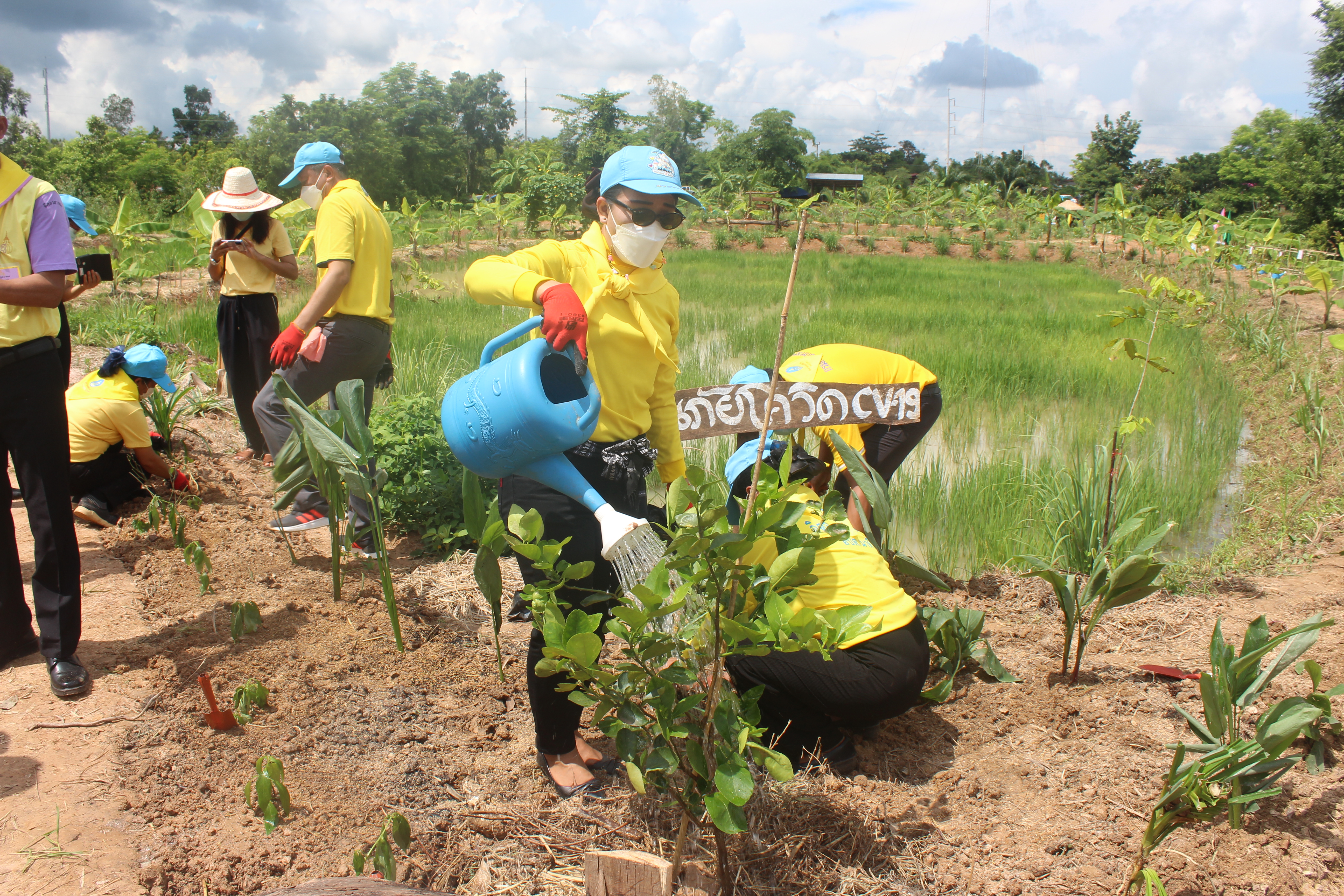 จังหวัดหนองคาย Kick off กิจกรรม “จิตอาสาพัฒนาชุมชนเอามื้อสามัคคี” เพื่อเฉลิมพระเกียรติเนื่องในโอกาสมหามงคลเฉลิมพระชนมพรรษาพระบาทสมเด็จพระปรเมนทรรามาธิบดีศรีสินทรมหาวชิราลงกรณ พระวชิรเกล้าเจ้าอยู่หั