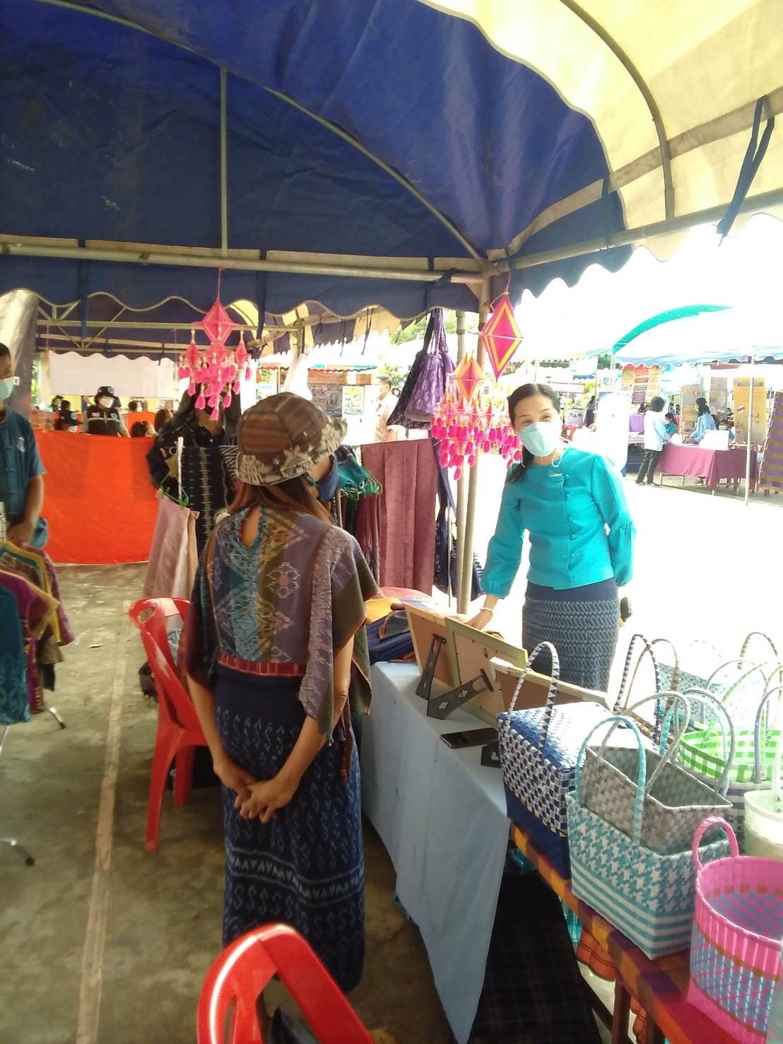 จังหวัดหนองคาย จัดกิจกรรมโครงการจังหวัดเคลื่อนที่ “หน่วยบำบัดทุกข์ บำรุงสุข สร้างรอยยิ้มให้ประชาชน” นำส่วนราชการออกให้บริการประชาชนในพื้นที่บริเวณโรงเรียนบ้านโพนสวรรค์ ตำบลสระใคร อำเภอสระใคร​ จังหวัดหนองคาย