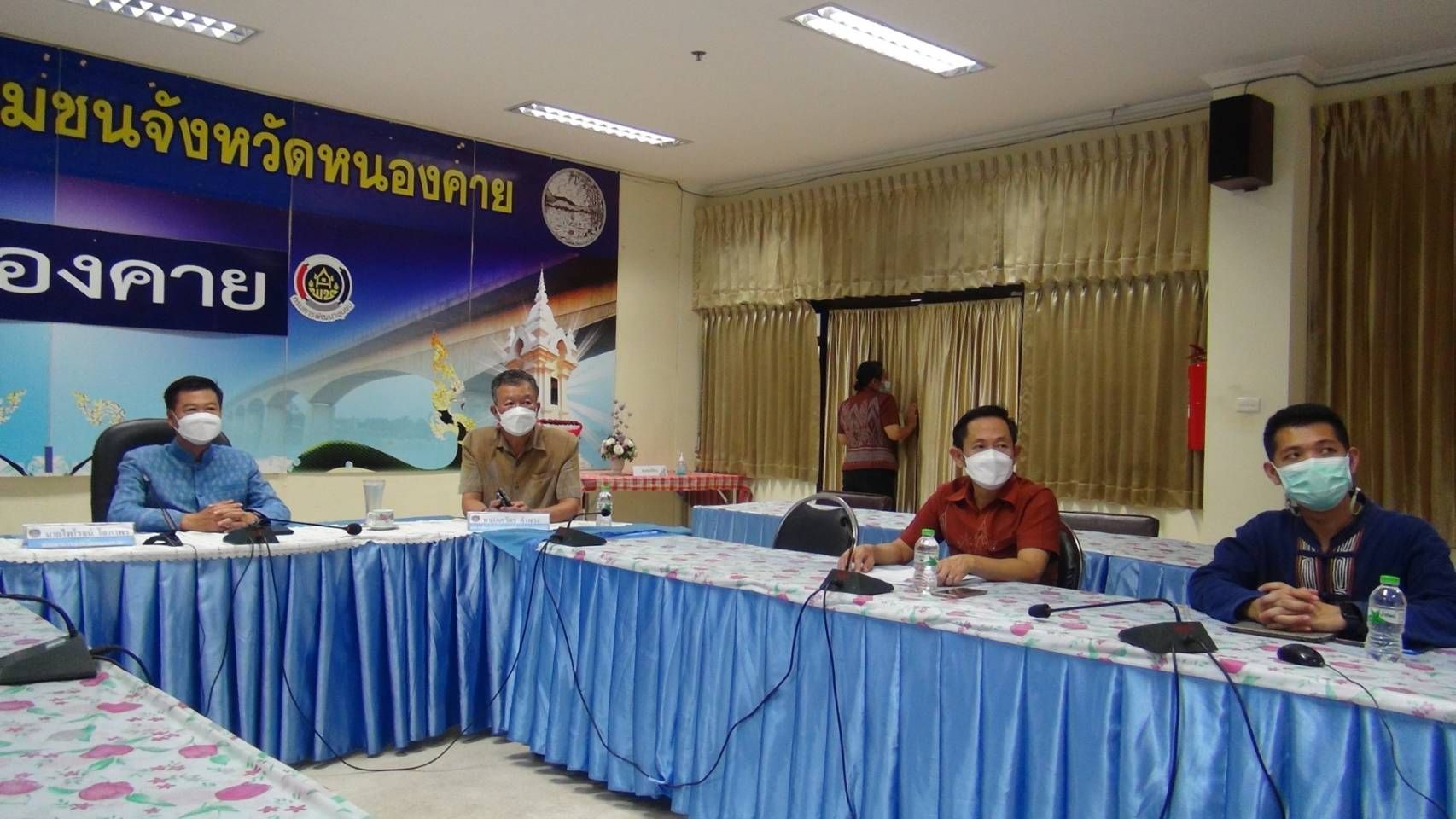 พช.หนองคาย ร่วมรับชมพิธีมอบแบบผ้าบาติกลายพระราชทาน สมเด็จพระเจ้าลูกเธอ เจ้าฟ้าสิริวัณณวรี นารีรัตนราชกัญญา ชื่อลายผ้า “ลายปาเต๊ะร่วมใจเทิดไท้เจ้าหญิง” – “ลายท้องทะเลไทย” และ “ลายป่าแดนใต้” ผ่านระบบประชุมออนไลน์ ด้วยโปรแกรม ZOOM meeting