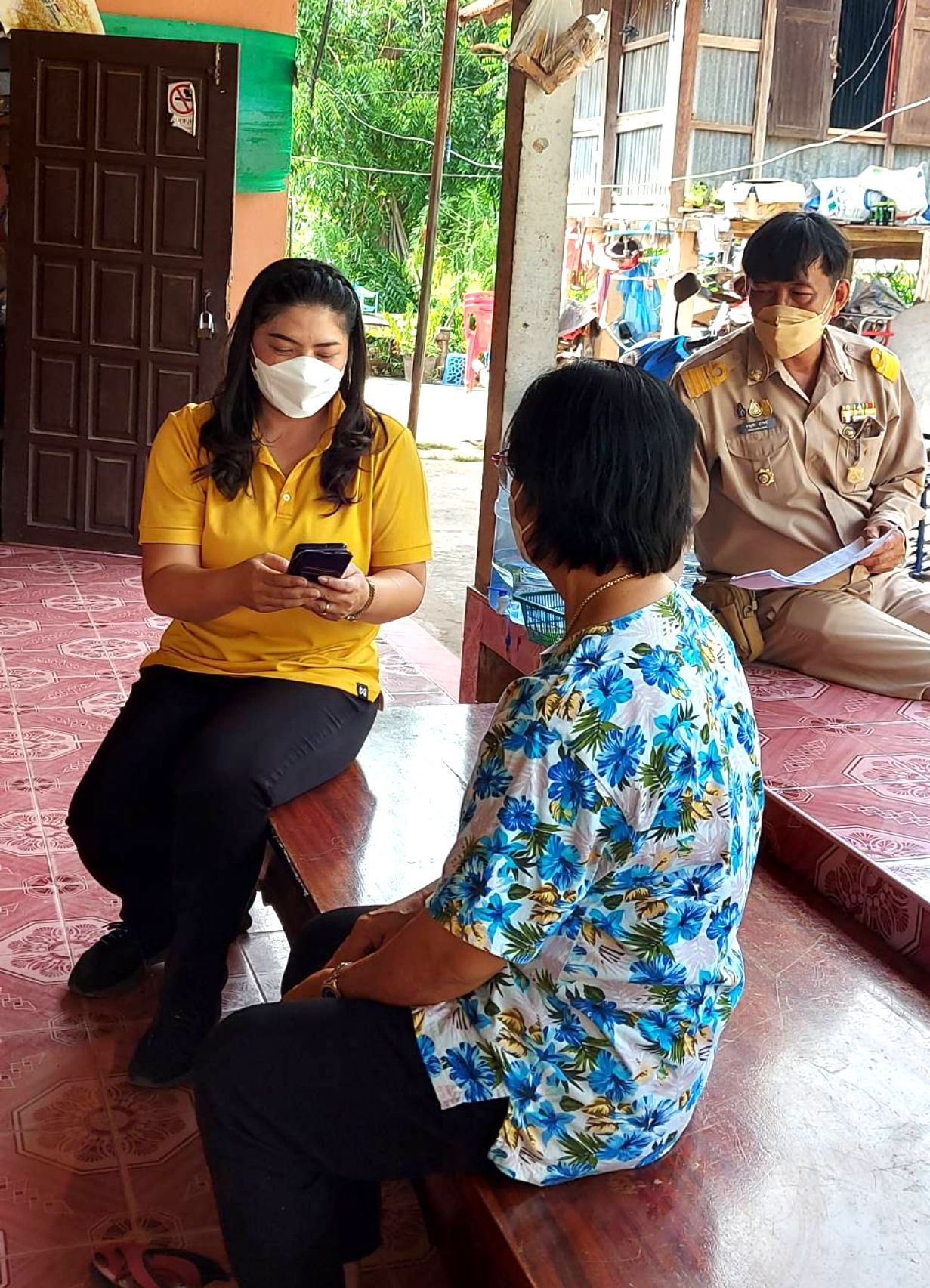 พช.หนองคาย ติดตามการดำเนินงานบริหารการจัดเก็บ และบันทึกข้อมูลความจำเป็นพื้นฐาน (จปฐ.) ระดับอำเภอ ประจำปี 2564 ณ บ้านท่าดอกคำ หมู่ที่ 3 ตำบลเมืองหมี อำเภอเมืองหนองคาย