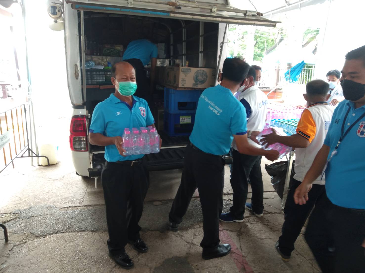 จังหวัดหนองคาย รับมอบน้ำดื่มสนับสนุนสายธารน้ำใจ สู้ภัยCovid-19 เพื่อส่งต่อให้กับเจ้าหน้าที่ผู้ปฎิบัติงาน และผู้เข้ารับการฉีดวัคซีน