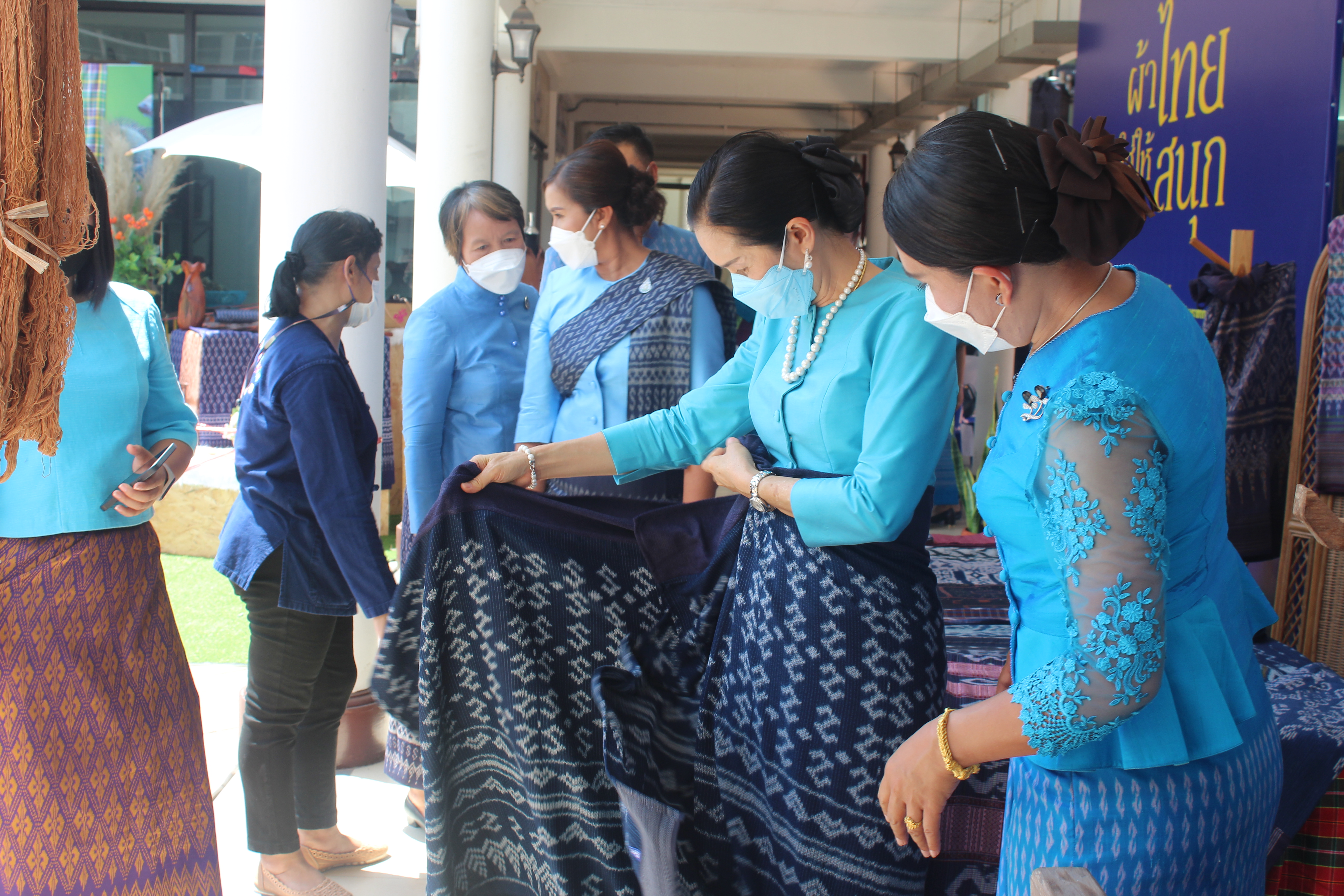 จังหวัดหนองคาย ดำเนินโครงการสร้างภาพลักษณ์ผู้นำสตรี สืบสาน ภูมิปัญญา “ผ้าไทย ใส่ให้สนุก”