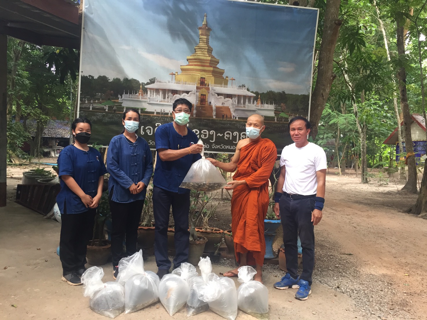 ผู้ว่าราชการจังหวัดหนองคาย (นายประเสริฐ ลือชาธนานนท์) ลงพื้นที่สนับสนุน ติดตาม ความก้าวหน้าการดำเนินโครงการพัฒนาพื้นที่ต้นแบบ การพัฒนาคุณภาพชีวิตตามหลักทฤษฎีใหม่ประยุกต์สู่  “โคก หนอง นา โมเดล” กิจกรรม สร้างพื้นที่เรียนรู้ชุมชนต้นแบบการพัฒนาคุณภาพชีวิต (Household Lab Model for quality of life : HLM) ระดับครัวเรือน ณ ตำบลโคกคอน  อำเภอท่าบ่อ จังหวัดหนองคาย