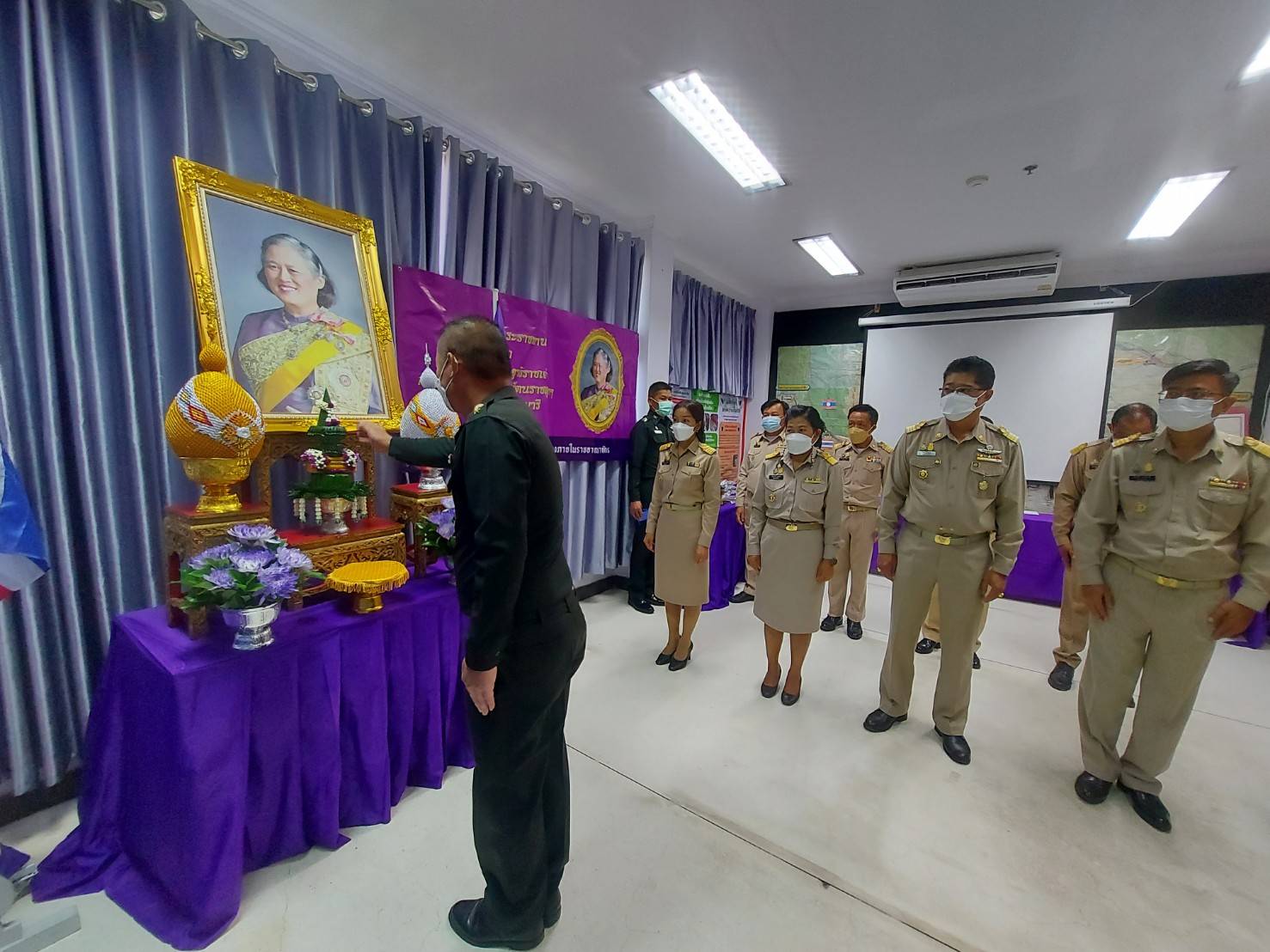 พช.หนองคาย จับมือ กอ.รมน. รับมอบเมล็ดพันธุ์พระราชทาน บูรณาการขยายผลโครงการอนุรักษ์พันธุกรรมพืช อันเนื่องมาจากพระราชดำริ