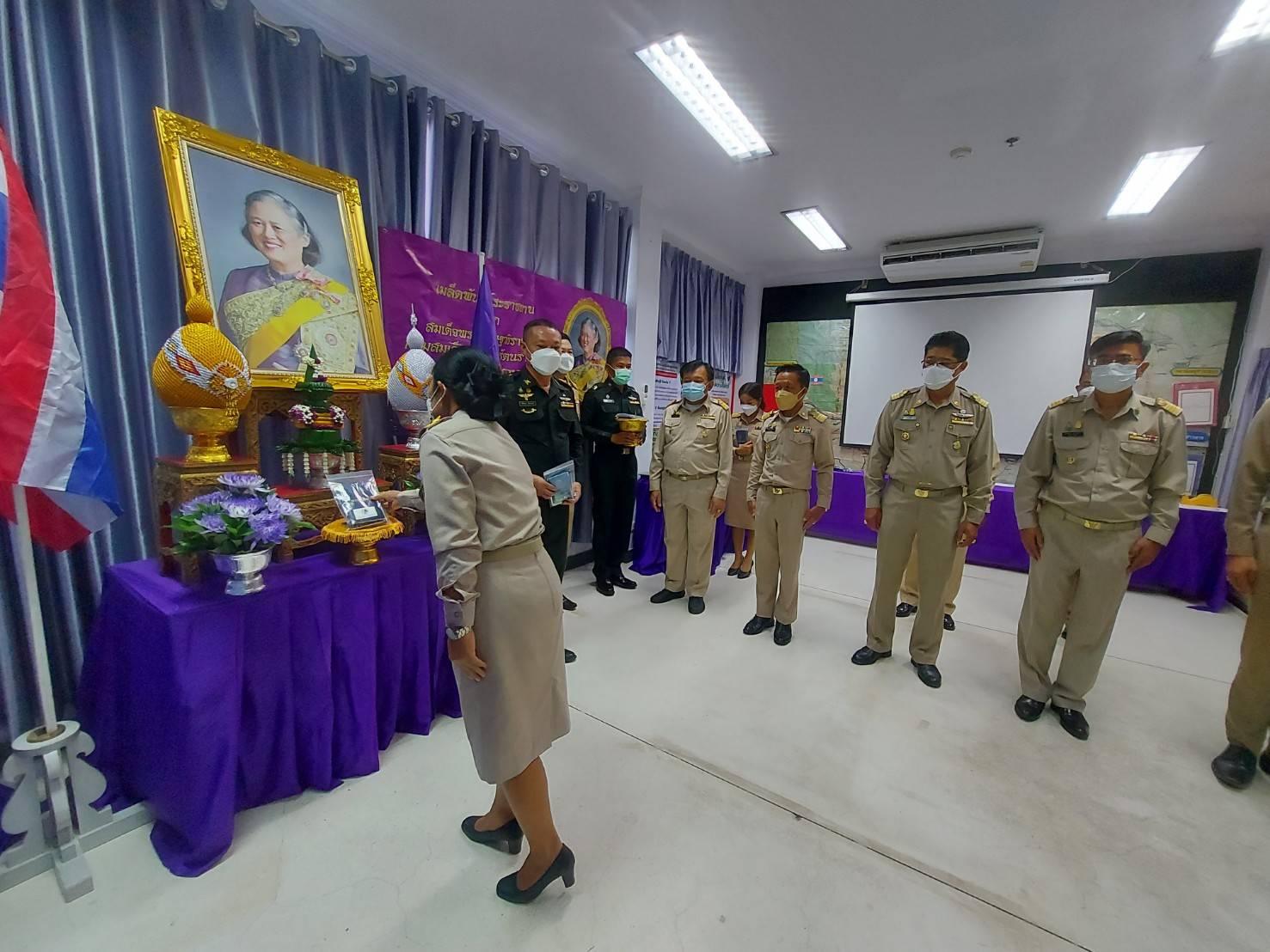 พช.หนองคาย จับมือ กอ.รมน. รับมอบเมล็ดพันธุ์พระราชทาน บูรณาการขยายผลโครงการอนุรักษ์พันธุกรรมพืช อันเนื่องมาจากพระราชดำริ
