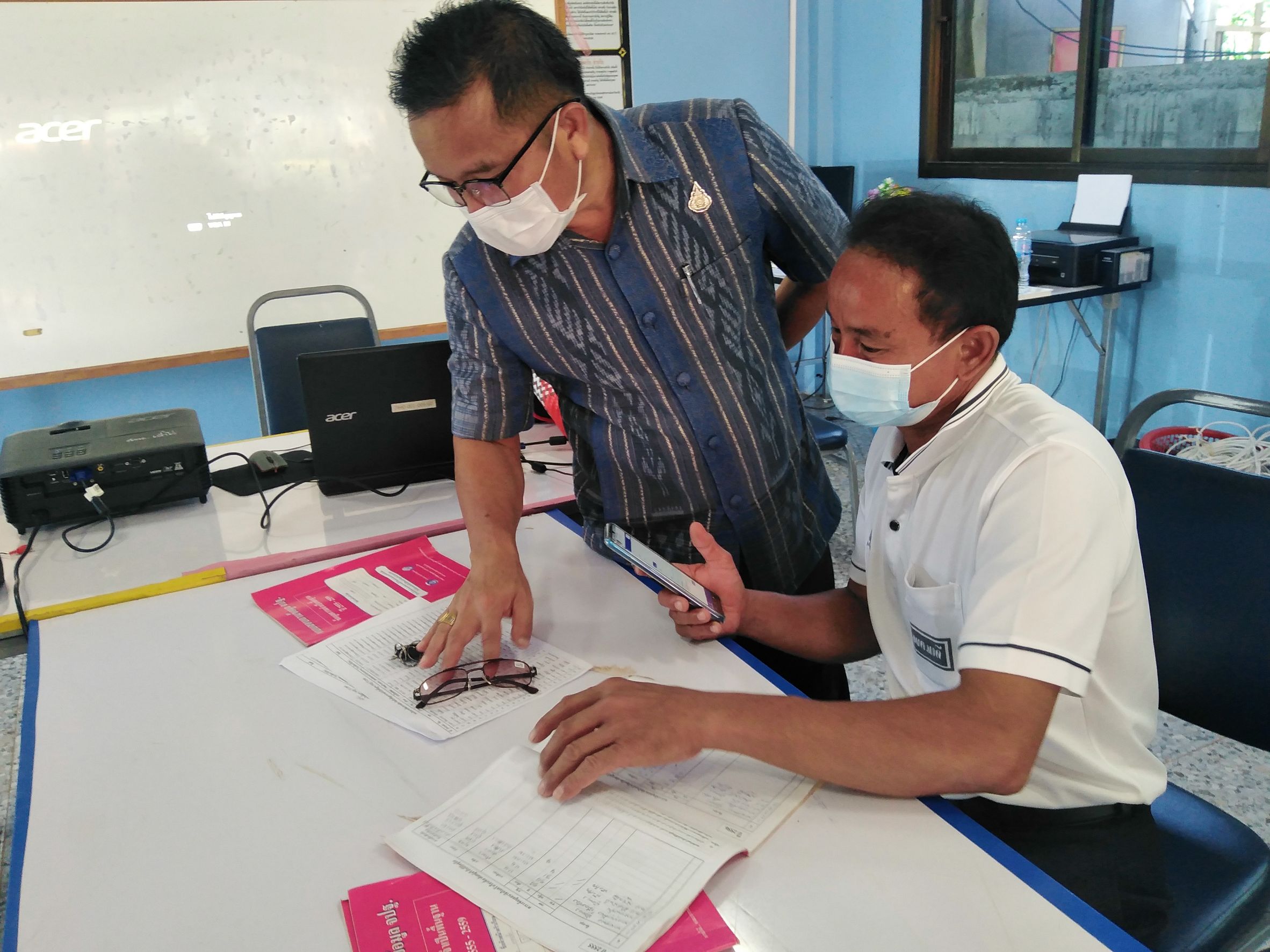 พช.หนองคาย ติดตามการดำเนินงานบริหารการจัดเก็บ และบันทึกข้อมูลความจำเป็นพื้นฐาน (จปฐ.) ระดับอำเภอ ประจำปี 2564 ณ บ้านเหล่าเจริญ หมู่ที่ 3 ตำบลนาดี อำเภอเฝ้าไร่