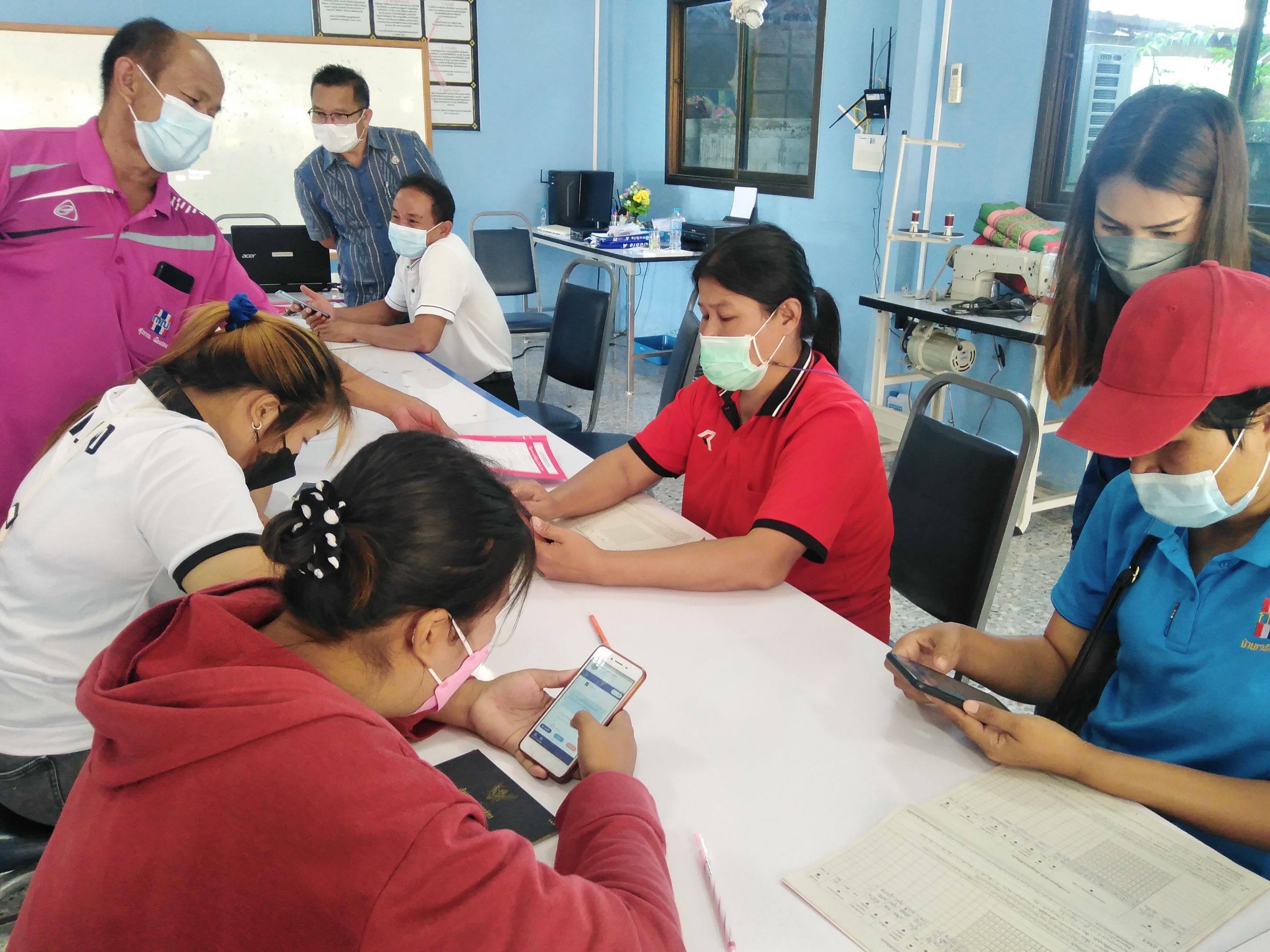 พช.หนองคาย ติดตามการดำเนินงานบริหารการจัดเก็บ และบันทึกข้อมูลความจำเป็นพื้นฐาน (จปฐ.) ระดับอำเภอ ประจำปี 2564 ณ บ้านเหล่าเจริญ หมู่ที่ 3 ตำบลนาดี อำเภอเฝ้าไร่