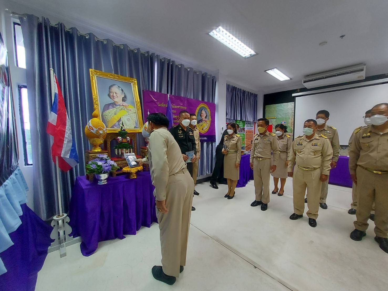 พช.หนองคาย จับมือ กอ.รมน. รับมอบเมล็ดพันธุ์พระราชทาน บูรณาการขยายผลโครงการอนุรักษ์พันธุกรรมพืช อันเนื่องมาจากพระราชดำริ