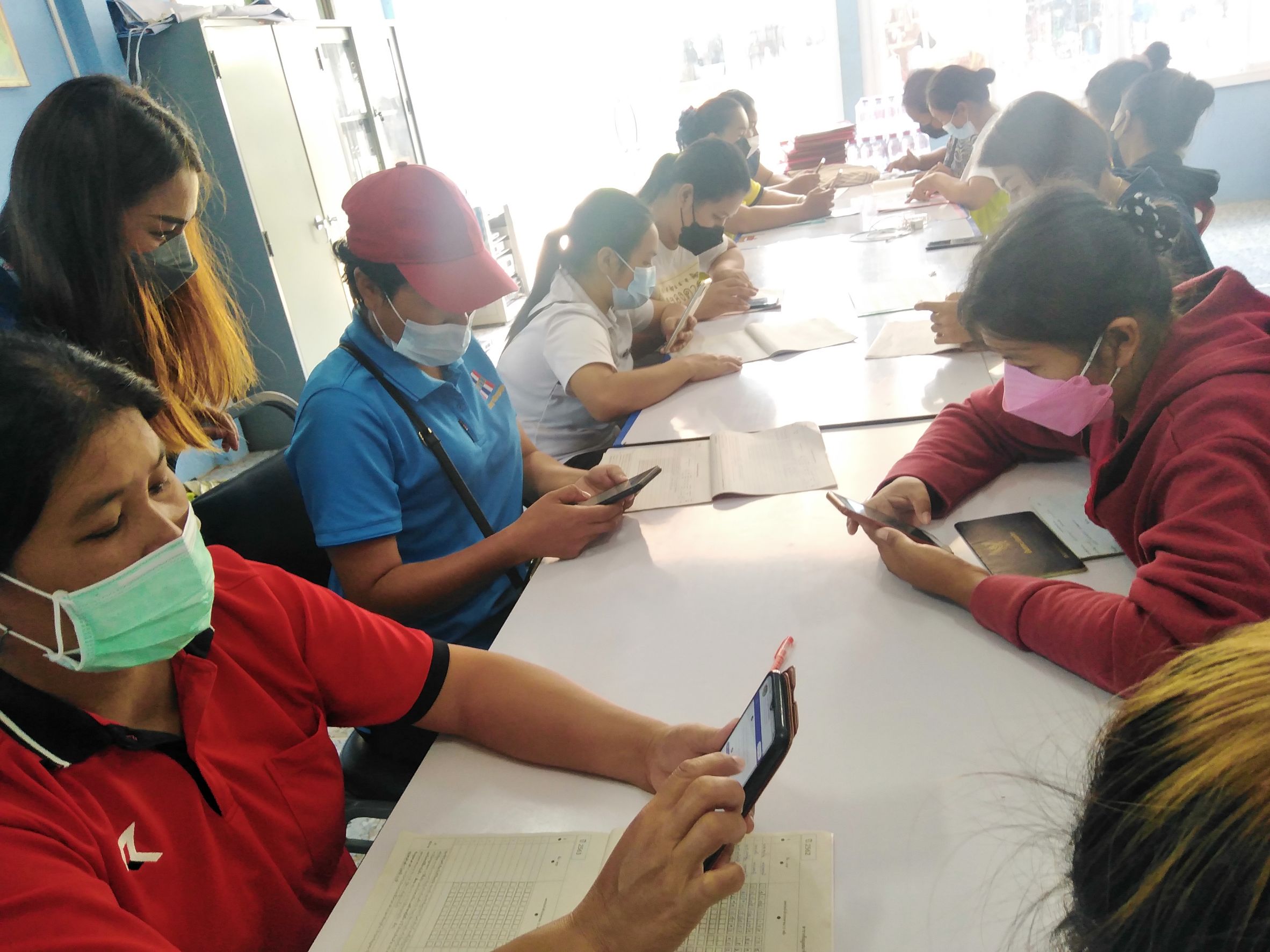 พช.หนองคาย ติดตามการดำเนินงานบริหารการจัดเก็บ และบันทึกข้อมูลความจำเป็นพื้นฐาน (จปฐ.) ระดับอำเภอ ประจำปี 2564 ณ บ้านเหล่าเจริญ หมู่ที่ 3 ตำบลนาดี อำเภอเฝ้าไร่