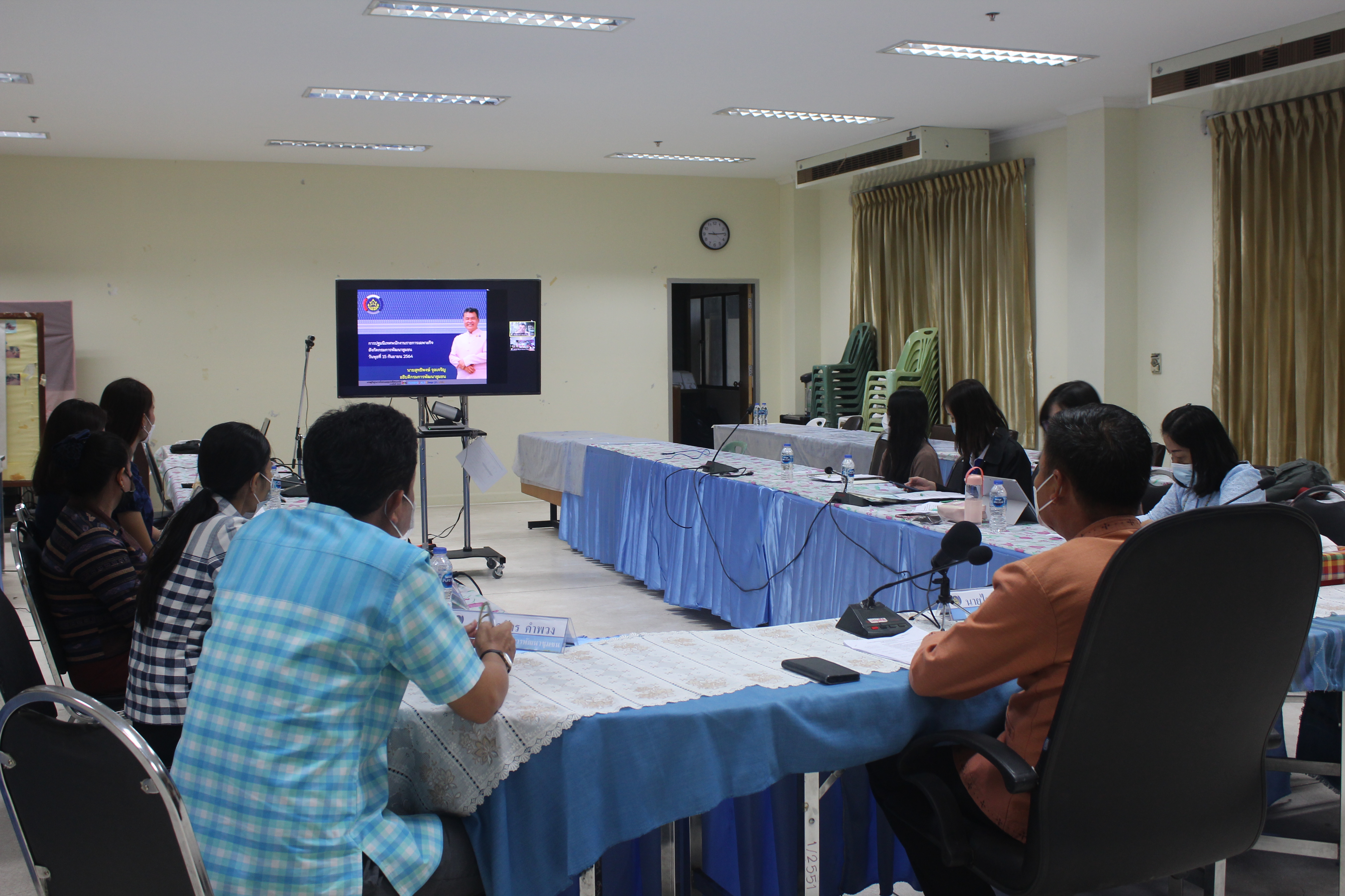 พช.หนองคาย นำพนักงานราชการเฉพาะกิจฯ เข้าร่วมปฐมนิเทศพนักงานราชการเฉพาะกิจ สำนักงานพัฒนาชุมชนจังหวัด เพื่อช่วยเหลือผู้ได้รับผลกระทบจากสถานการณ์การแพร่ระบาดของโรคติดเชื้อไวรัสโคโรนา 2019 (โควิด-19)