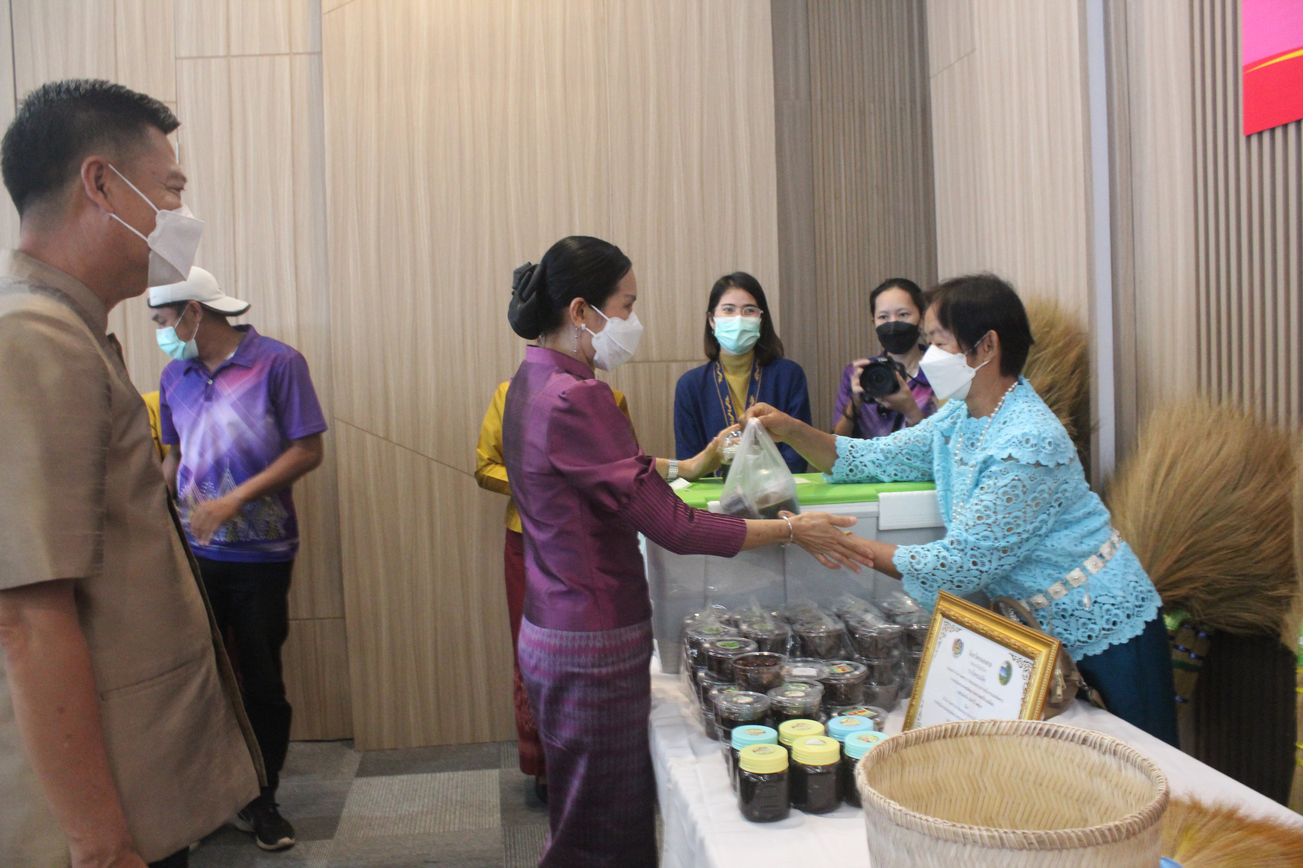 จังหวัดหนองคาย เชิดชูเกียรติกองทุนพัฒนาบทบาทสตรี ดีเด่น ที่มีการบริหารจัดการหนี้เกินกำหนดชำระดีเด่น ประจำปี 2564