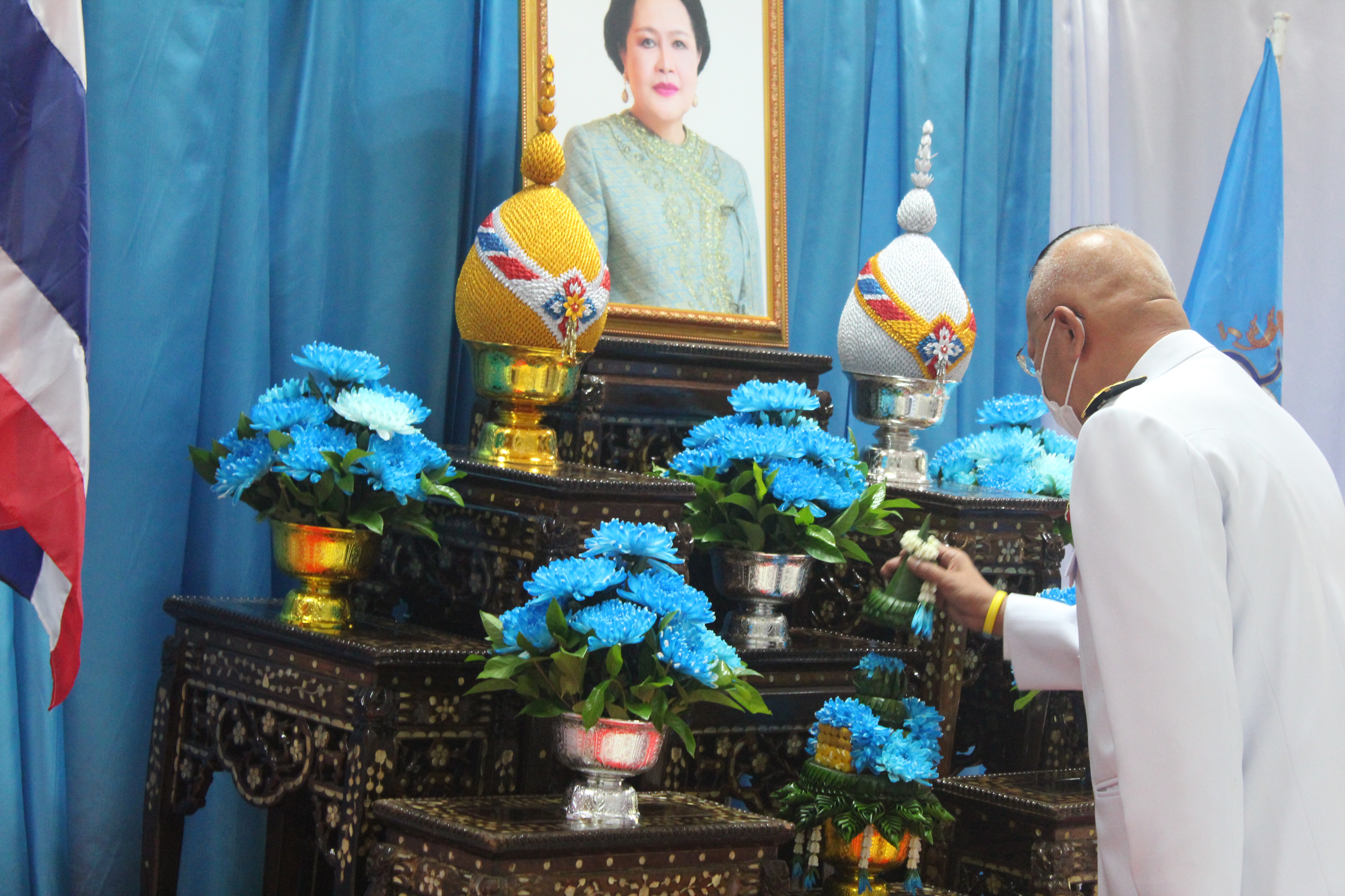 จังหวัดหนองคาย โดยสำนักงานพัฒนาชุมชนจังหวัดจังหวัดหนองคาย จัดพิธีมอบเงินพระราชทานขวัญถุงกองทุนแม่ของแผ่นดิน ประจำปี 2563 และมอบพระฉายาลักษณ์สมเด็จพระนางเจ้าสิริกิติ์ พระบรมราชินีนาถ พระบรมราชชนนีพันปีหลวง