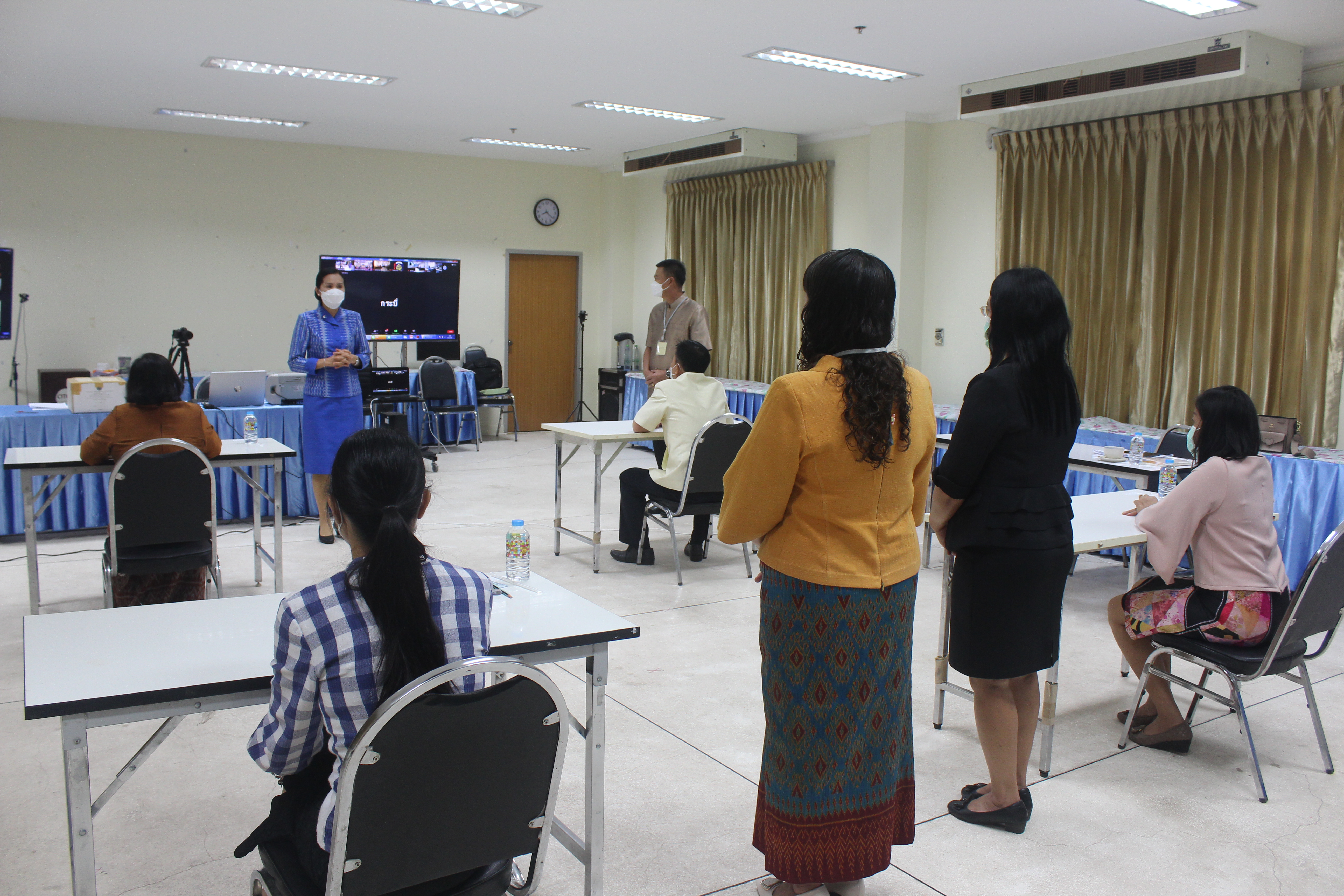 พช.หนองคาย ดำเนินการคัดเลือกบุคคลเข้ารับการประเมินผลงานภาคความรู้ความสามารถทางวิชาการ(สอบข้อเขียน)เพื่อเลื่อนขึ้นแต่งตั้งให้ดำรงตำแหน่งประเภทวิชาการ ระดับชำนาญการพิเศษ ตำแหน่ง ผู้อำนวยการกลุ่มงานประสานและสนับสนุนการบริหารงานพัฒนาชุมชน กรมการพัฒนาชุมชนประจำปีงบประมาณ พ.ศ.2564 โดยผ่านระบบ Zoom Cloud Meetings