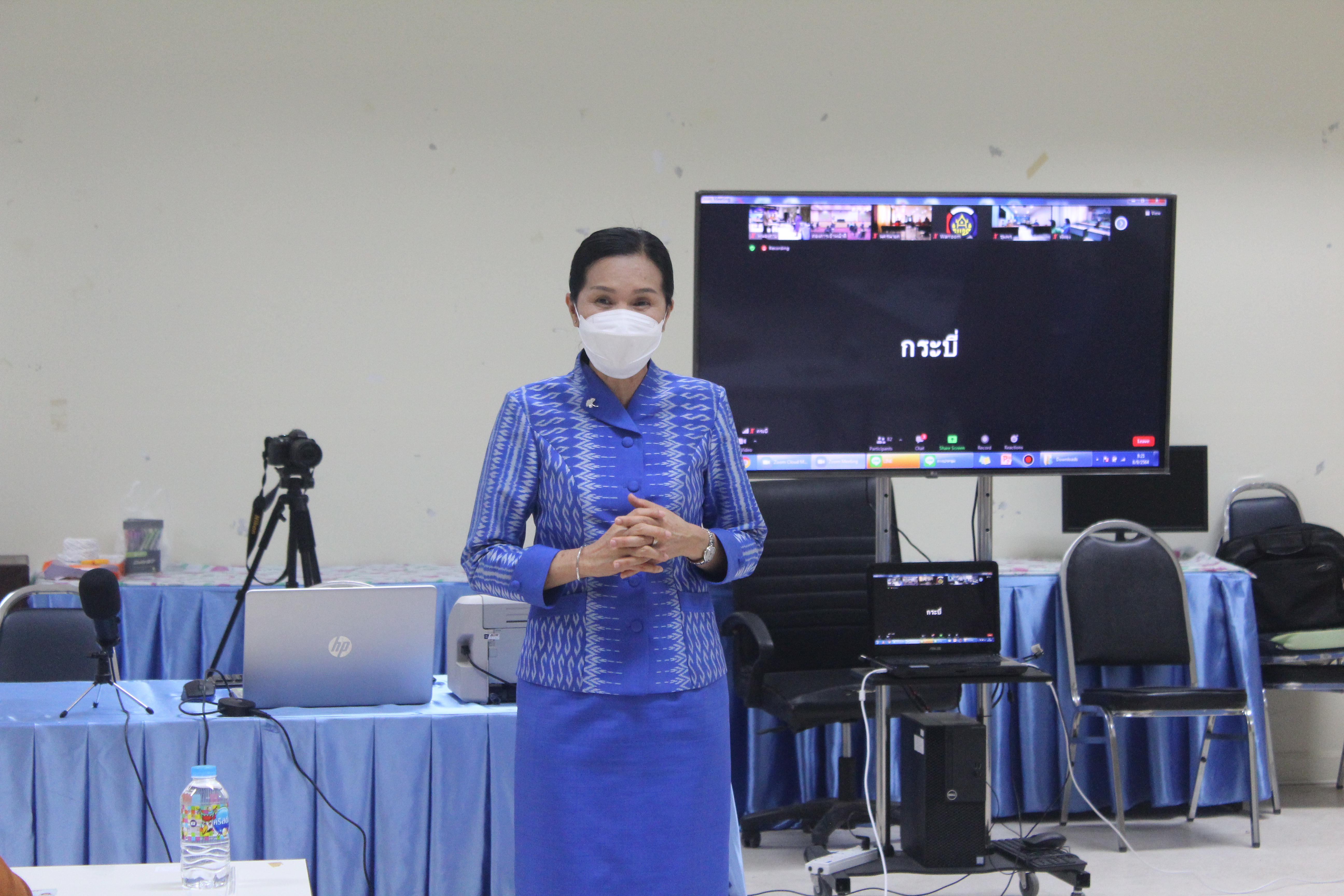 พช.หนองคาย ดำเนินการคัดเลือกบุคคลเข้ารับการประเมินผลงานภาคความรู้ความสามารถทางวิชาการ(สอบข้อเขียน)เพื่อเลื่อนขึ้นแต่งตั้งให้ดำรงตำแหน่งประเภทวิชาการ ระดับชำนาญการพิเศษ ตำแหน่ง ผู้อำนวยการกลุ่มงานประสานและสนับสนุนการบริหารงานพัฒนาชุมชน กรมการพัฒนาชุมชนประจำปีงบประมาณ พ.ศ.2564 โดยผ่านระบบ Zoom Cloud Meetings