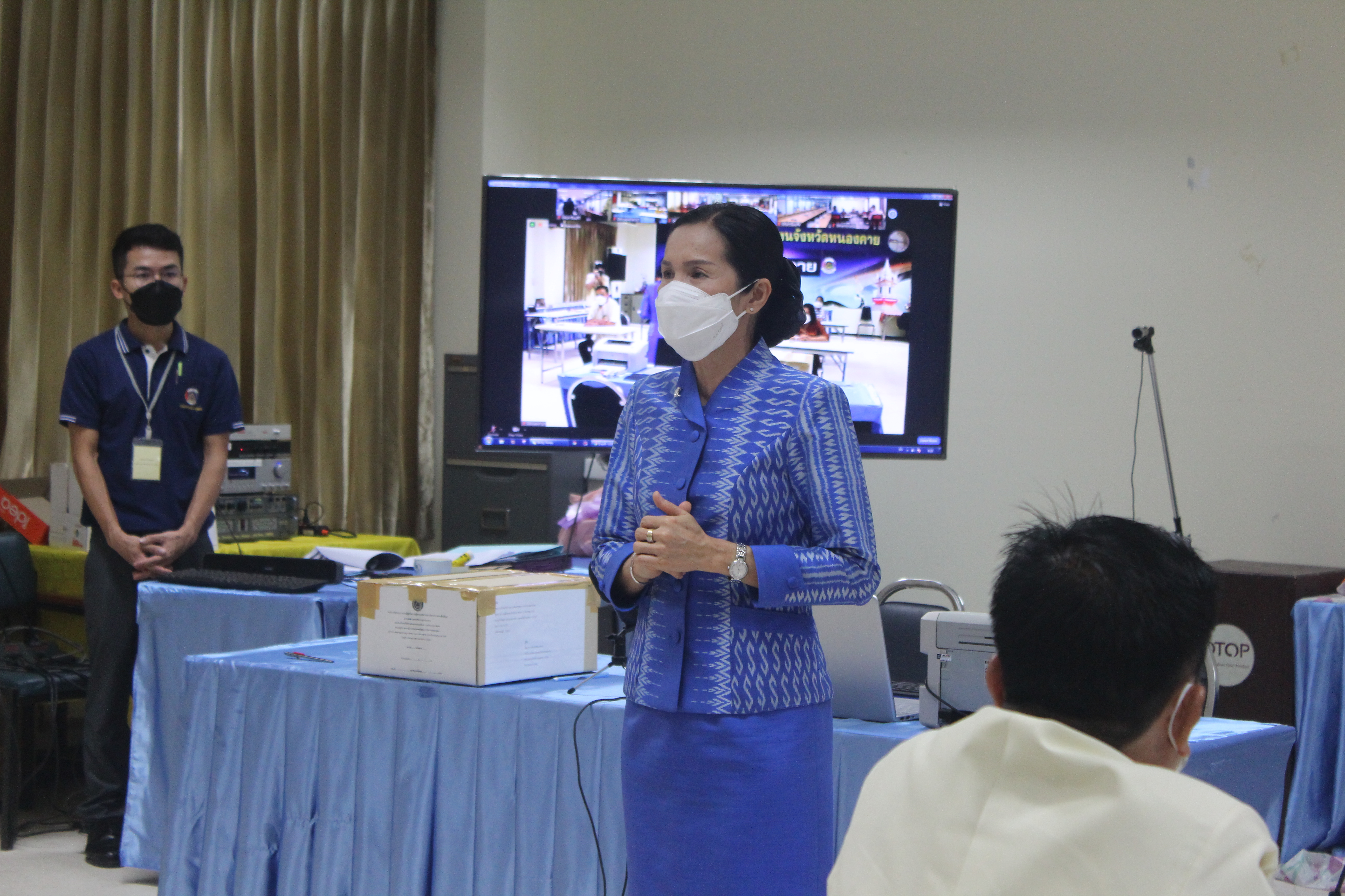 พช.หนองคาย ดำเนินการคัดเลือกบุคคลเข้ารับการประเมินผลงานภาคความรู้ความสามารถทางวิชาการ(สอบข้อเขียน)เพื่อเลื่อนขึ้นแต่งตั้งให้ดำรงตำแหน่งประเภทวิชาการ ระดับชำนาญการพิเศษ ตำแหน่ง ผู้อำนวยการกลุ่มงานประสานและสนับสนุนการบริหารงานพัฒนาชุมชน กรมการพัฒนาชุมชนประจำปีงบประมาณ พ.ศ.2564 โดยผ่านระบบ Zoom Cloud Meetings