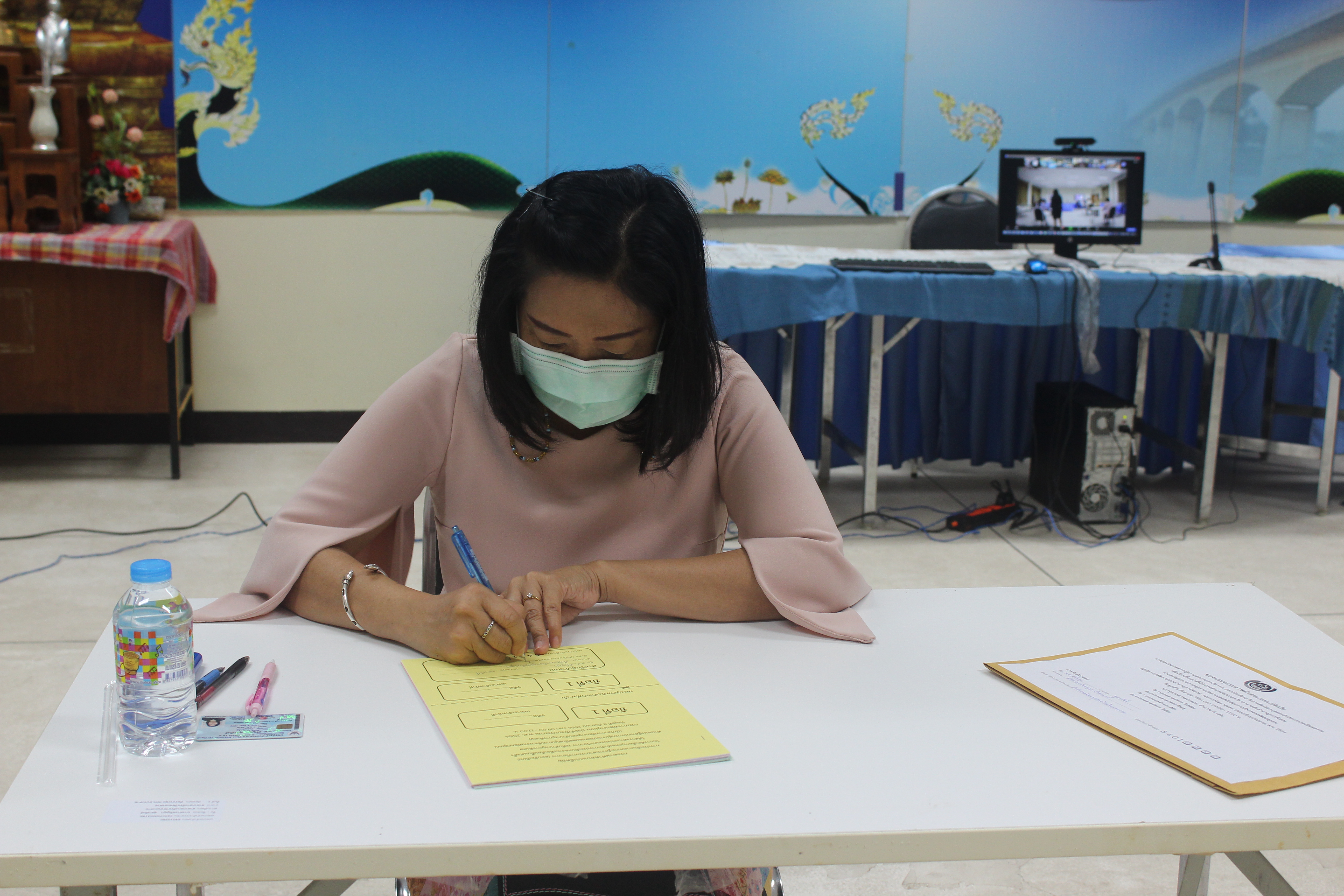 พช.หนองคาย ดำเนินการคัดเลือกบุคคลเข้ารับการประเมินผลงานภาคความรู้ความสามารถทางวิชาการ(สอบข้อเขียน)เพื่อเลื่อนขึ้นแต่งตั้งให้ดำรงตำแหน่งประเภทวิชาการ ระดับชำนาญการพิเศษ ตำแหน่ง ผู้อำนวยการกลุ่มงานประสานและสนับสนุนการบริหารงานพัฒนาชุมชน กรมการพัฒนาชุมชนประจำปีงบประมาณ พ.ศ.2564 โดยผ่านระบบ Zoom Cloud Meetings