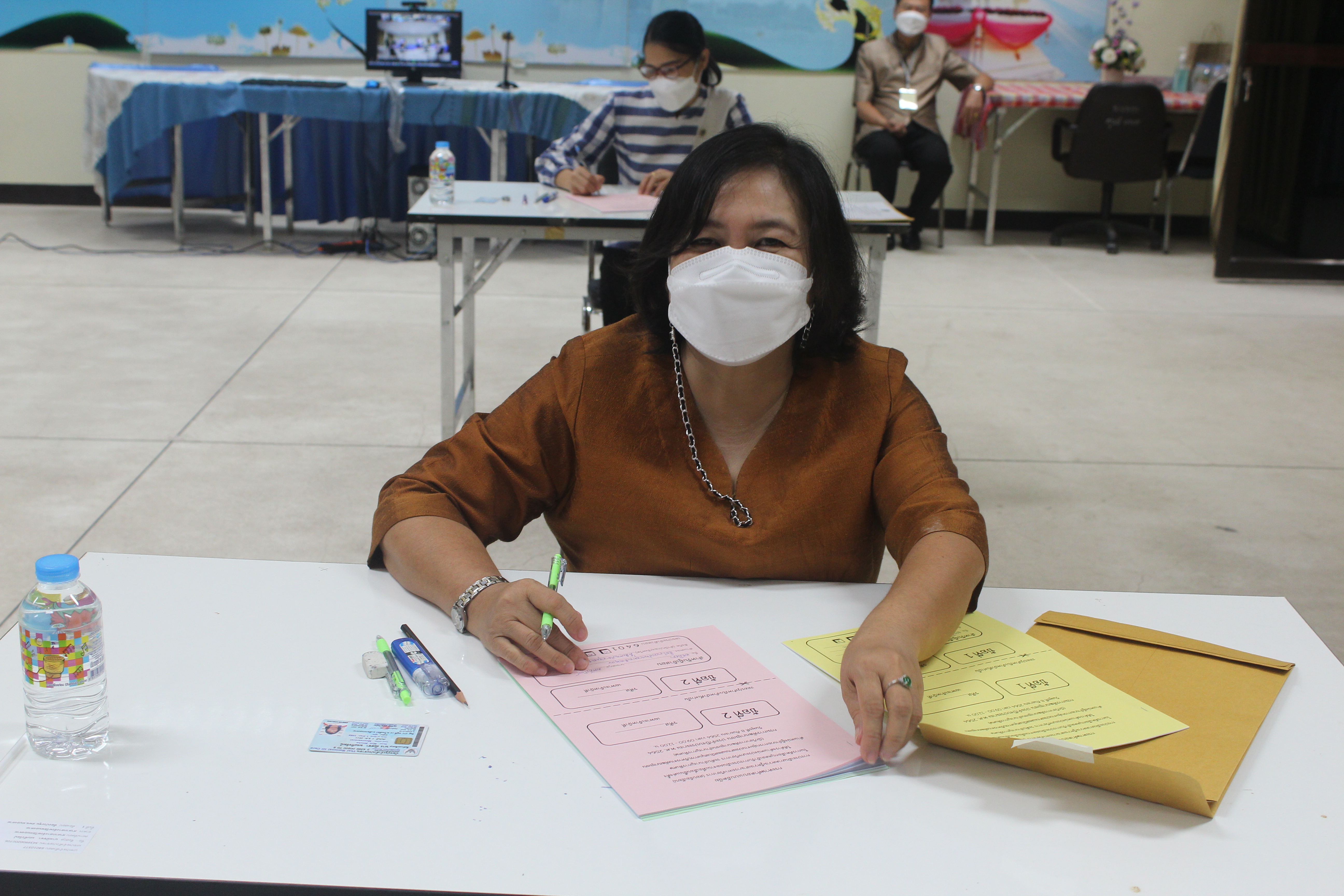 พช.หนองคาย ดำเนินการคัดเลือกบุคคลเข้ารับการประเมินผลงานภาคความรู้ความสามารถทางวิชาการ(สอบข้อเขียน)เพื่อเลื่อนขึ้นแต่งตั้งให้ดำรงตำแหน่งประเภทวิชาการ ระดับชำนาญการพิเศษ ตำแหน่ง ผู้อำนวยการกลุ่มงานประสานและสนับสนุนการบริหารงานพัฒนาชุมชน กรมการพัฒนาชุมชนประจำปีงบประมาณ พ.ศ.2564 โดยผ่านระบบ Zoom Cloud Meetings