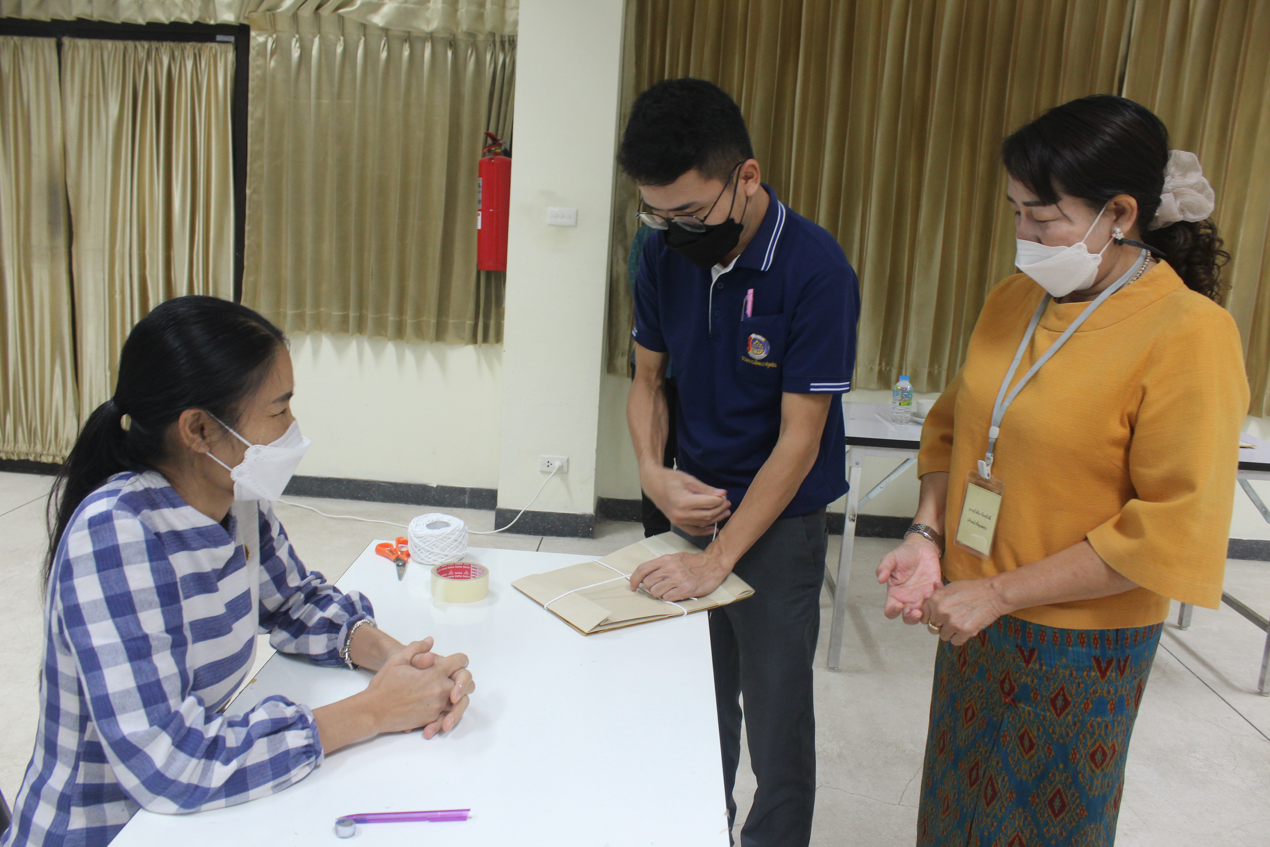 พช.หนองคาย ดำเนินการคัดเลือกบุคคลเข้ารับการประเมินผลงานภาคความรู้ความสามารถทางวิชาการ(สอบข้อเขียน)เพื่อเลื่อนขึ้นแต่งตั้งให้ดำรงตำแหน่งประเภทวิชาการ ระดับชำนาญการพิเศษ ตำแหน่ง ผู้อำนวยการกลุ่มงานประสานและสนับสนุนการบริหารงานพัฒนาชุมชน กรมการพัฒนาชุมชนประจำปีงบประมาณ พ.ศ.2564 โดยผ่านระบบ Zoom Cloud Meetings