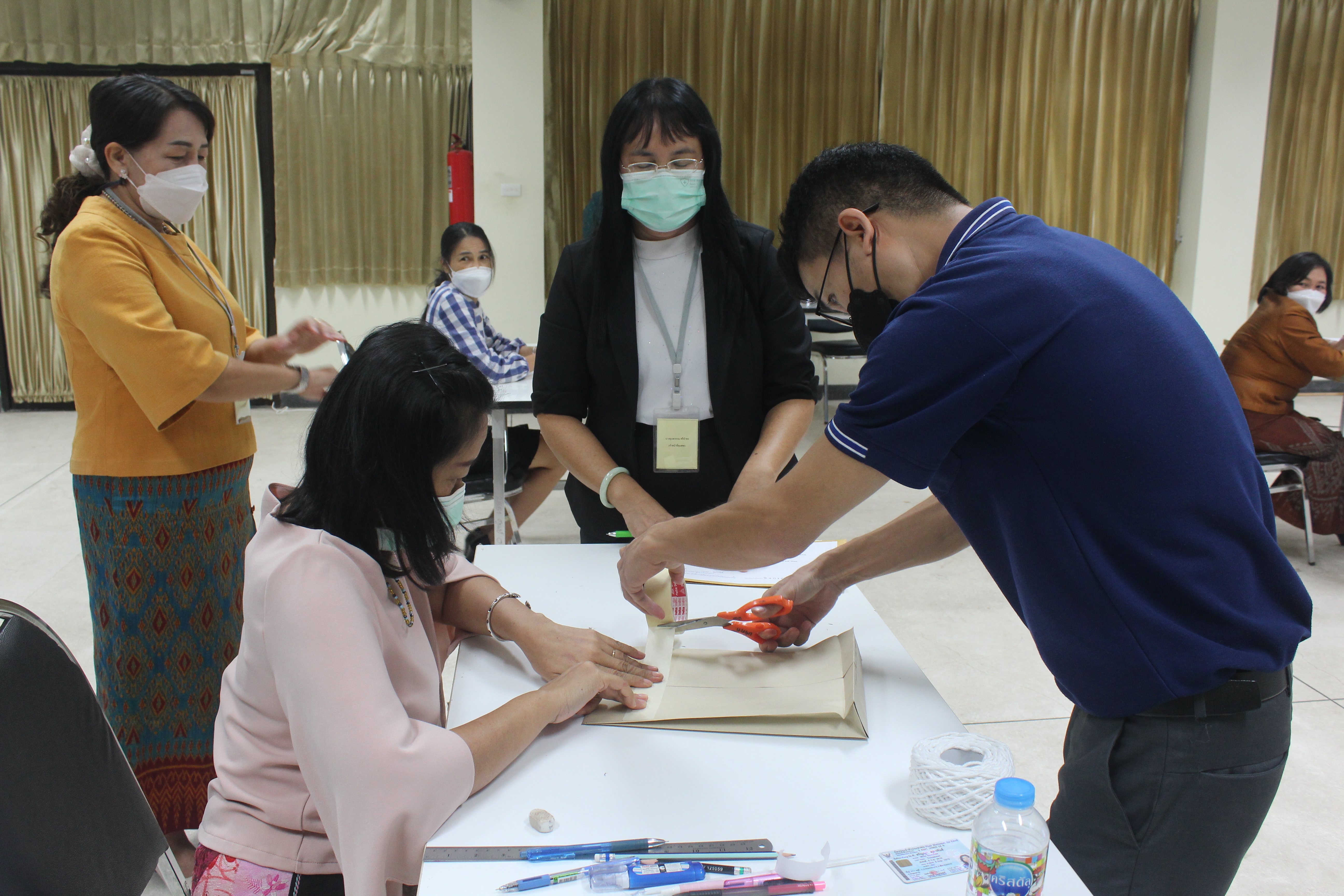 พช.หนองคาย ดำเนินการคัดเลือกบุคคลเข้ารับการประเมินผลงานภาคความรู้ความสามารถทางวิชาการ(สอบข้อเขียน)เพื่อเลื่อนขึ้นแต่งตั้งให้ดำรงตำแหน่งประเภทวิชาการ ระดับชำนาญการพิเศษ ตำแหน่ง ผู้อำนวยการกลุ่มงานประสานและสนับสนุนการบริหารงานพัฒนาชุมชน กรมการพัฒนาชุมชนประจำปีงบประมาณ พ.ศ.2564 โดยผ่านระบบ Zoom Cloud Meetings