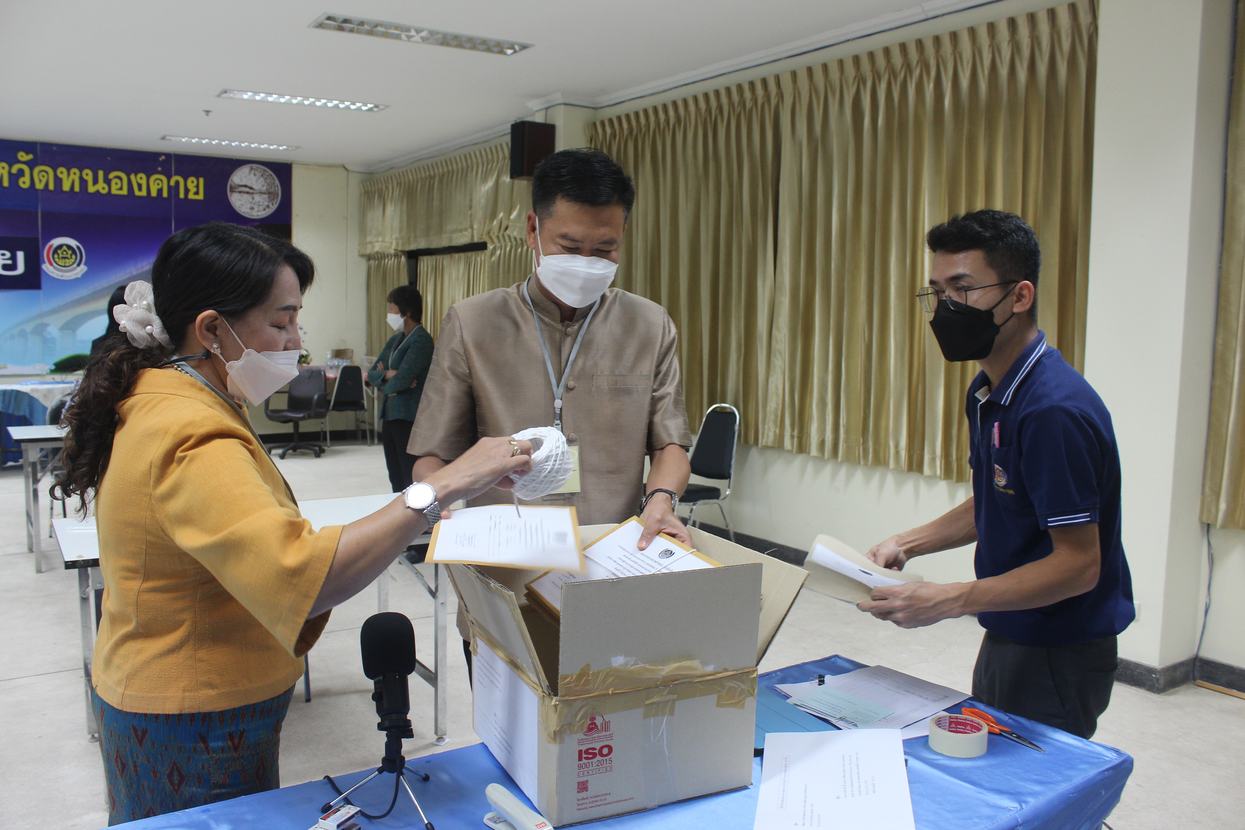 พช.หนองคาย ดำเนินการคัดเลือกบุคคลเข้ารับการประเมินผลงานภาคความรู้ความสามารถทางวิชาการ(สอบข้อเขียน)เพื่อเลื่อนขึ้นแต่งตั้งให้ดำรงตำแหน่งประเภทวิชาการ ระดับชำนาญการพิเศษ ตำแหน่ง ผู้อำนวยการกลุ่มงานประสานและสนับสนุนการบริหารงานพัฒนาชุมชน กรมการพัฒนาชุมชนประจำปีงบประมาณ พ.ศ.2564 โดยผ่านระบบ Zoom Cloud Meetings
