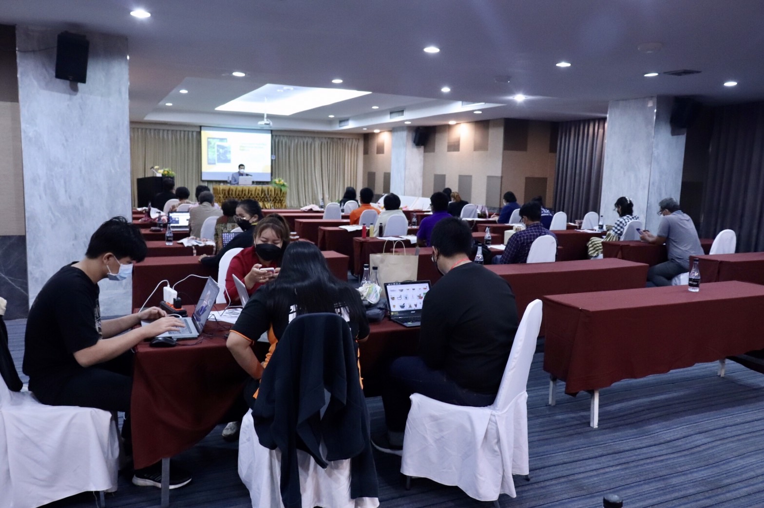 พช.หนองคาย ดำเนินโครงการ “พัฒนาผลิตภัณฑ์ OTOP ไทย เพื่อสู้ภัยสถานการณ์การแพร่ระบาดของโรคติดเชื้อไวรัสโคโรนา 2019 (COVID-19)”