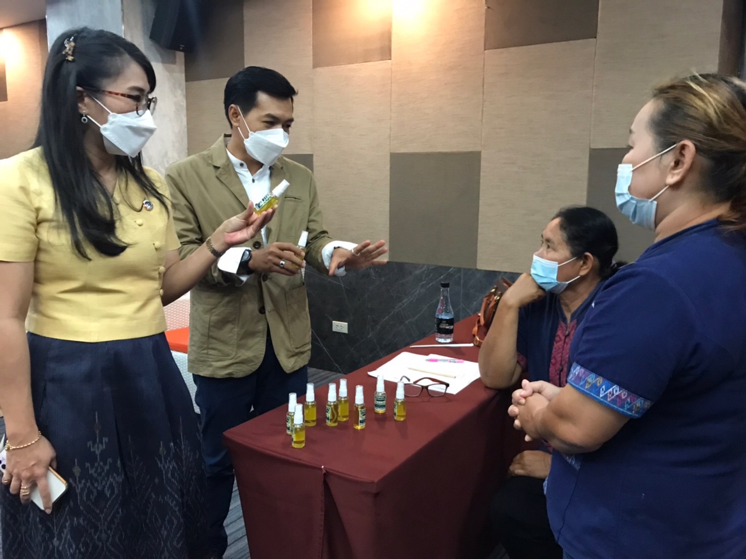 พช.หนองคาย ดำเนินโครงการ “พัฒนาผลิตภัณฑ์ OTOP ไทย เพื่อสู้ภัยสถานการณ์การแพร่ระบาดของโรคติดเชื้อไวรัสโคโรนา 2019 (COVID-19)”