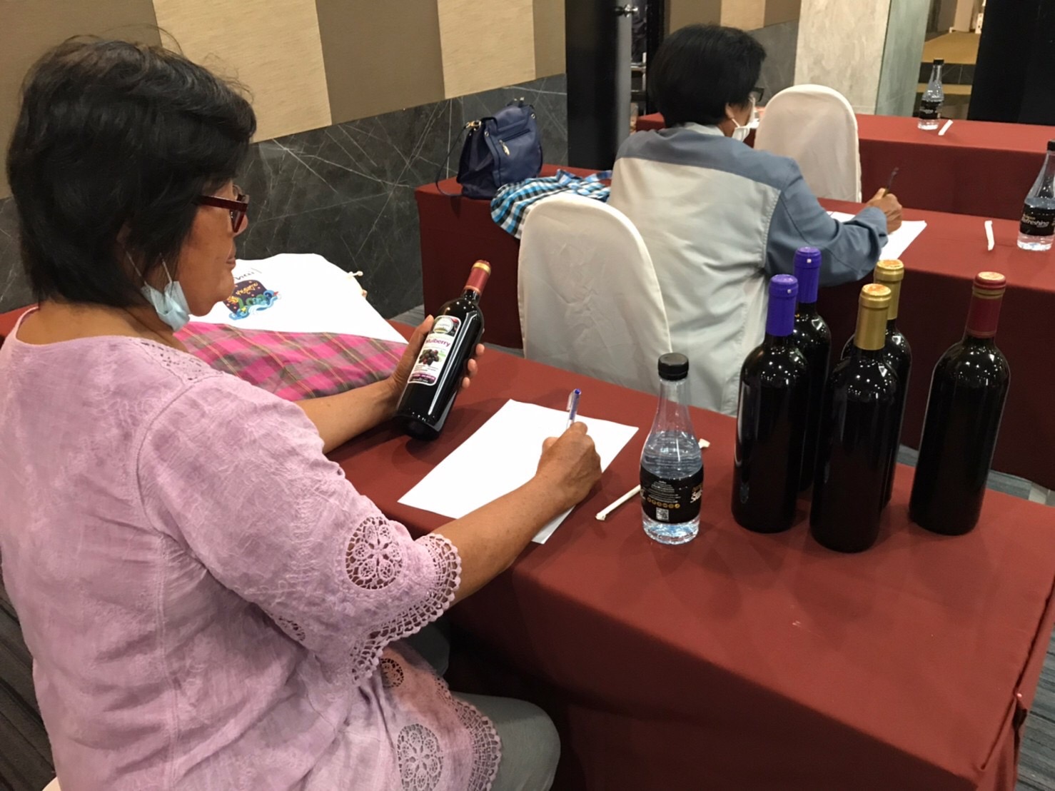 พช.หนองคาย ดำเนินโครงการ “พัฒนาผลิตภัณฑ์ OTOP ไทย เพื่อสู้ภัยสถานการณ์การแพร่ระบาดของโรคติดเชื้อไวรัสโคโรนา 2019 (COVID-19)”