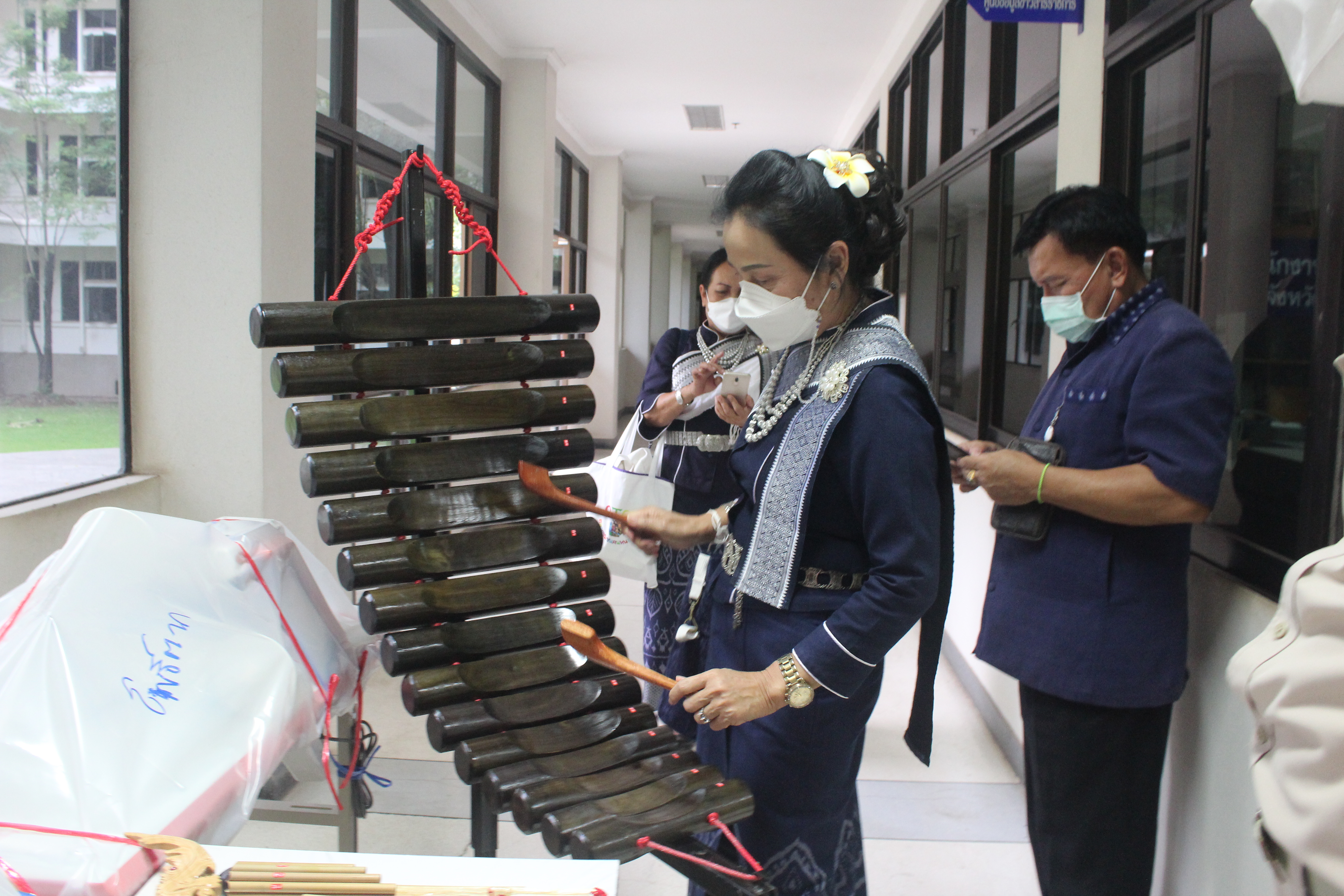 พช.หนองคาย ส่งมอบครุภัณฑ์และวัสดุ ให้กับหมู่บ้านท่องเที่ยวตามโครงการส่งเสริมการท่องเที่ยวในชุมชนและยกระดับมาตรฐานแหล่งท่องเที่ยวตามโครงการพัฒนาและเสริมสร้างความเข้มแข็งของเศรษฐกิจฐานรากภายใต้งบประมาณรายจ่ายประจำปีงบระมาณ พ.ศ.๒๕๖๔ งบกลางรายการเงินสำรองจ่ายเพื่อกรณีฉุกเฉินหรือจำเป็น