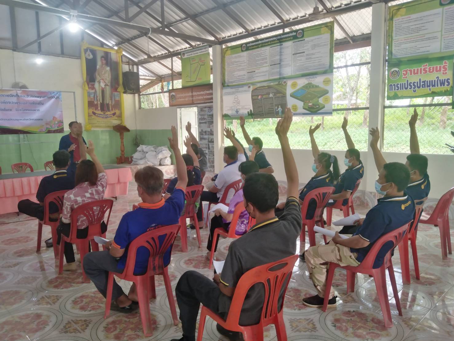 พช.หนองคาย ติดตามการดำเนินโครงการนำเสนอผลการจัดเก็บและรับรองคุณภาพข้อมูลความจำเป็นพื้นฐาน(จปฐ.) ระดับอปท. ตำบลผาตั้ง อำเภอสังคม ประจำปี 2564 ณ ศาลาประชาคมบ้านไทยพัฒนา ตำบลผาตั้ง อำเภอสังคม จังหวัดหนองคาย