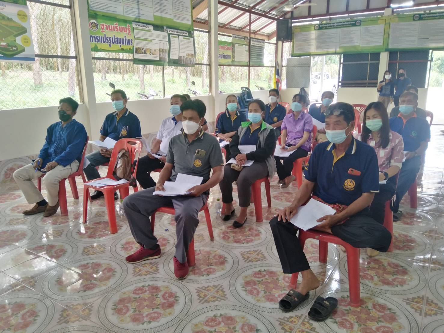 พช.หนองคาย ติดตามการดำเนินโครงการนำเสนอผลการจัดเก็บและรับรองคุณภาพข้อมูลความจำเป็นพื้นฐาน(จปฐ.) ระดับอปท. ตำบลผาตั้ง อำเภอสังคม ประจำปี 2564 ณ ศาลาประชาคมบ้านไทยพัฒนา ตำบลผาตั้ง อำเภอสังคม จังหวัดหนองคาย