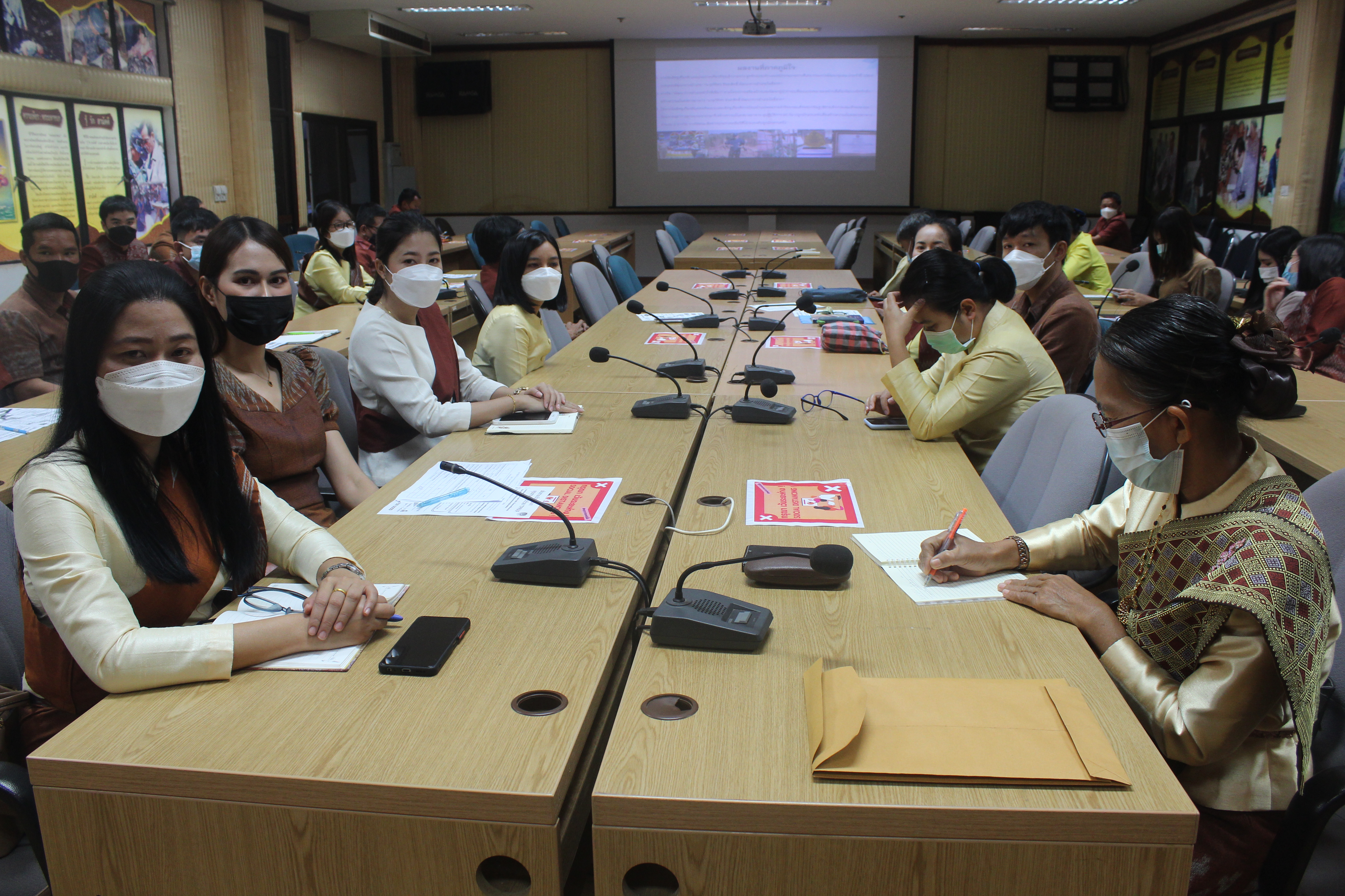 พช.หนองคาย ประชุมมอบแนวทางการขับเคลื่อนงานพัฒนาชุมชนจังหวัดหนองคาย ประจำปี 2565