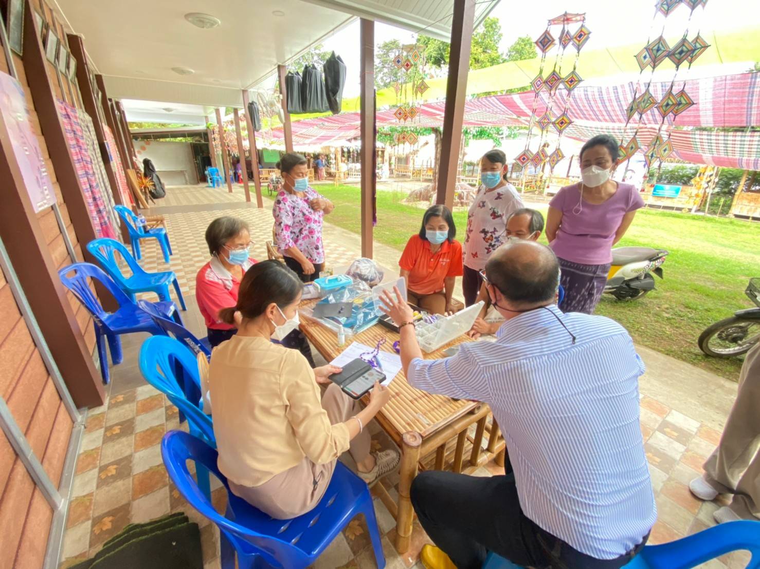 พช.หนองคาย ลงพื้นที่ดำเนินโครงการส่งเสริมการท่องเที่ยวในชุมชนและยกระดับมาตรฐานแหล่งท่องเที่ยว กิจกรรมที่ 1 ส่งเสริมการท่องเที่ยววิถีไทพวนโพธิ์ตาก กิจกรรมย่อยที่ 1.2 พัฒนาของฝากของที่ระลึกชุมชนไทพวน