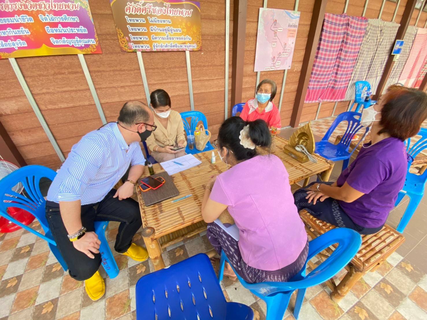 พช.หนองคาย ลงพื้นที่ดำเนินโครงการส่งเสริมการท่องเที่ยวในชุมชนและยกระดับมาตรฐานแหล่งท่องเที่ยว กิจกรรมที่ 1 ส่งเสริมการท่องเที่ยววิถีไทพวนโพธิ์ตาก กิจกรรมย่อยที่ 1.2 พัฒนาของฝากของที่ระลึกชุมชนไทพวน