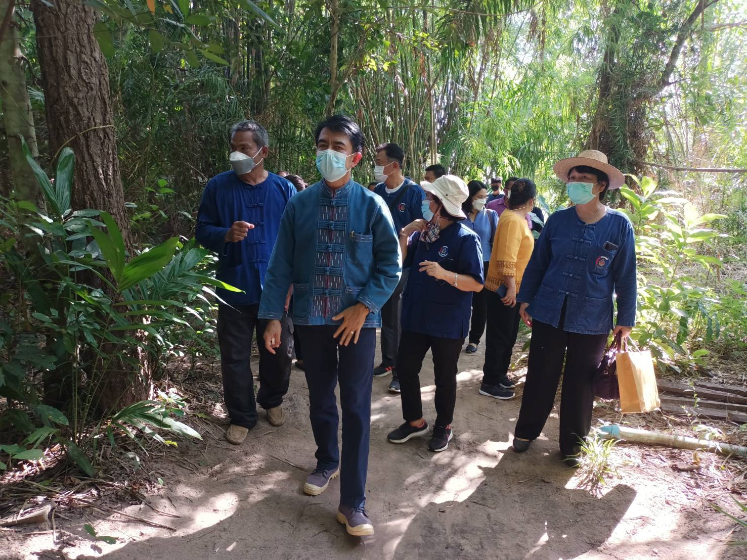 นายชัยวัฒน์ แสงศรี ผู้ตรวจราชการกรมการพัฒนาชุมชน เยี่ยมชมการดำเนินงานหมู่บ้านท่องเที่ยววิถีไทพวนโพธิ์ตาก และ การดำเนินงานโครงการพัฒนาพื้นที่ต้นแบบการพัฒนาคุณภาพชีวิตตามหลักทฤษฎีใหม่ ประยุกต์สู่ “โคก หนอง นา โมเดล” ในพื้นที่อำเภอโพธิ์ตาก จังหวัดหนองคาย