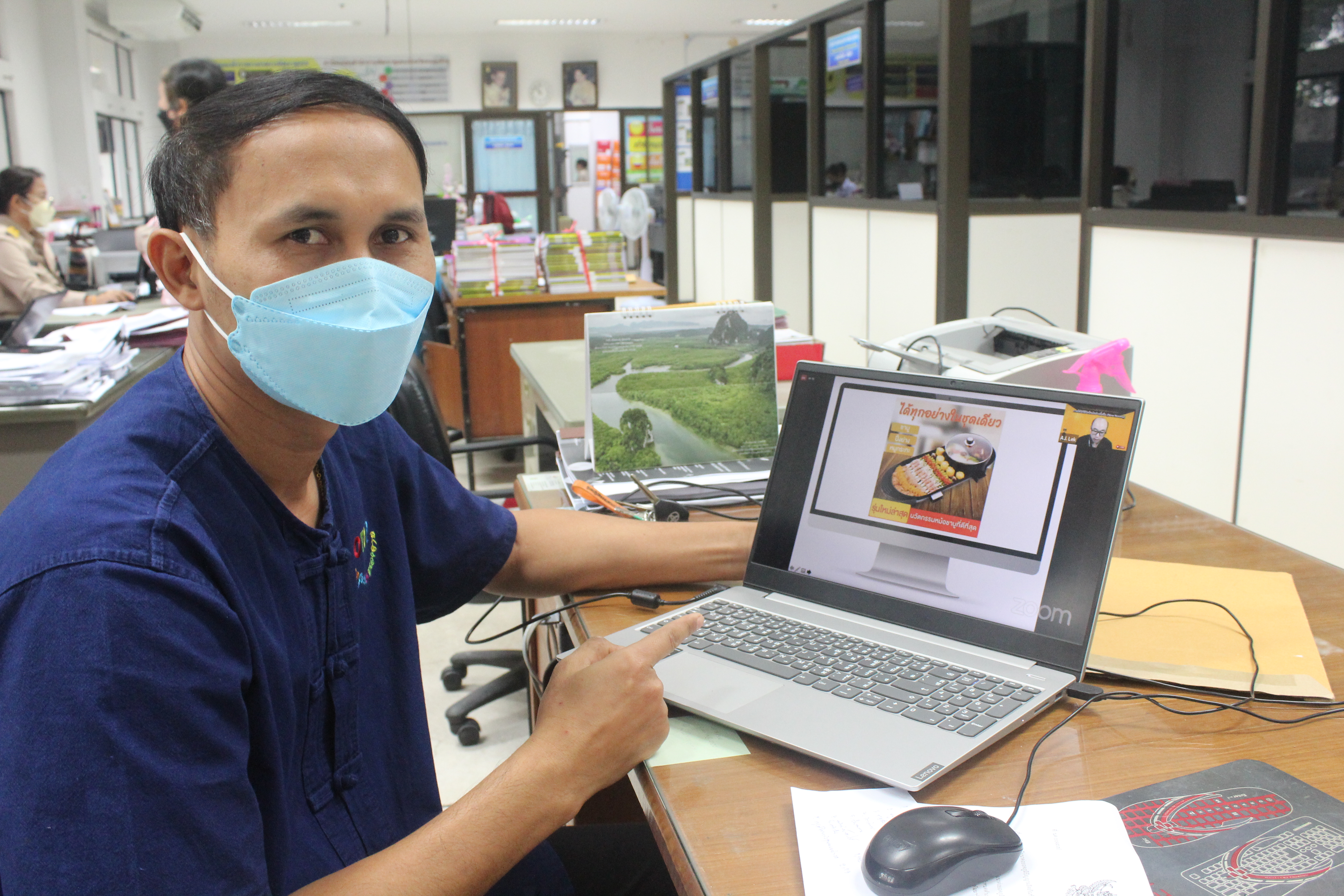 พช.หนองคาย ดำเนินโครงการยกระดับผลิตภัณฑ์และเพิ่มช่องทางการตลาด ภายใต้วิถีชีวิตใหม่อย่างยั่งยืน (New Normal) ผ่านระบบ Zoom Cloud Meeting