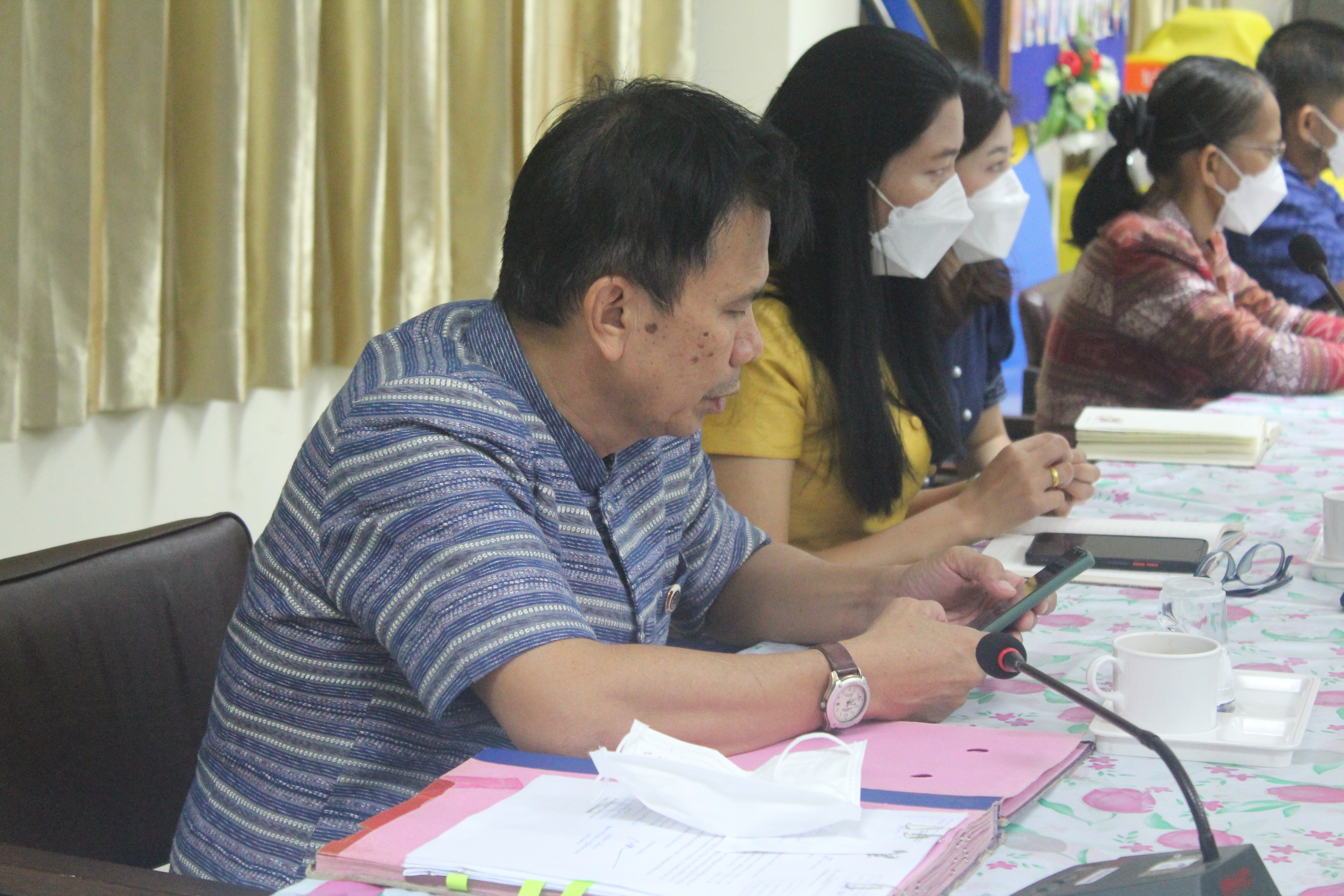 พช.หนองคาย ร่วมรับฟังการประชุมมอบนโยบายและแนวทางการดำเนินงานพัฒนาชุมชน ประจำปีงบประมาณ พ.ศ. ๒๕๖๕ ผ่านระบบวิดีทัศน์ทางไกล (Video Conference)