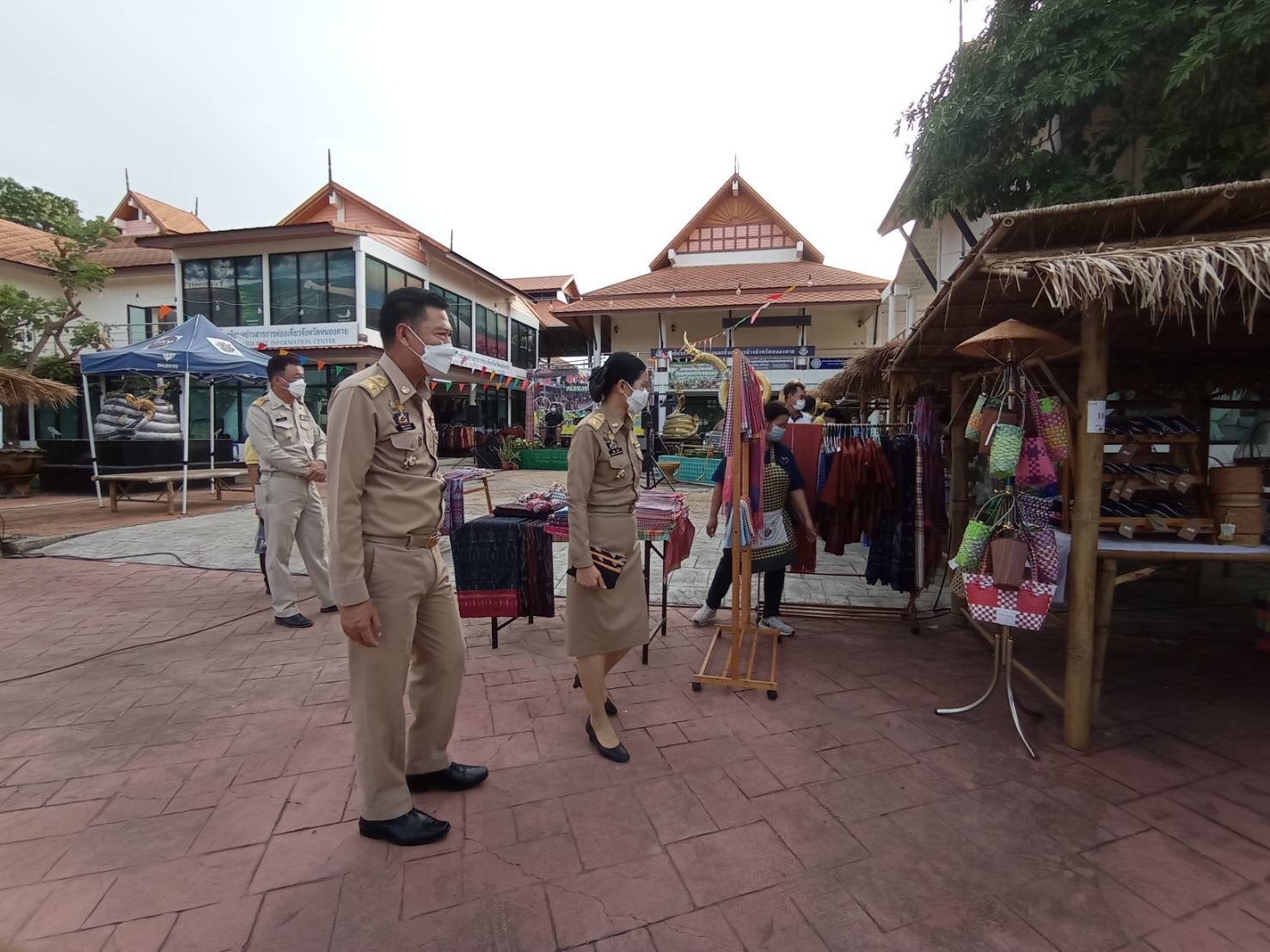 พช.หนองคาย โดยกลุ่มงานส่งเสริมการพัฒนาชุมชนจังหวัดหนองคายจัดกิจกรรมตลาดนัดชุมชนคนหนองคาย ทุกวันจันทร์และวันศุกร์