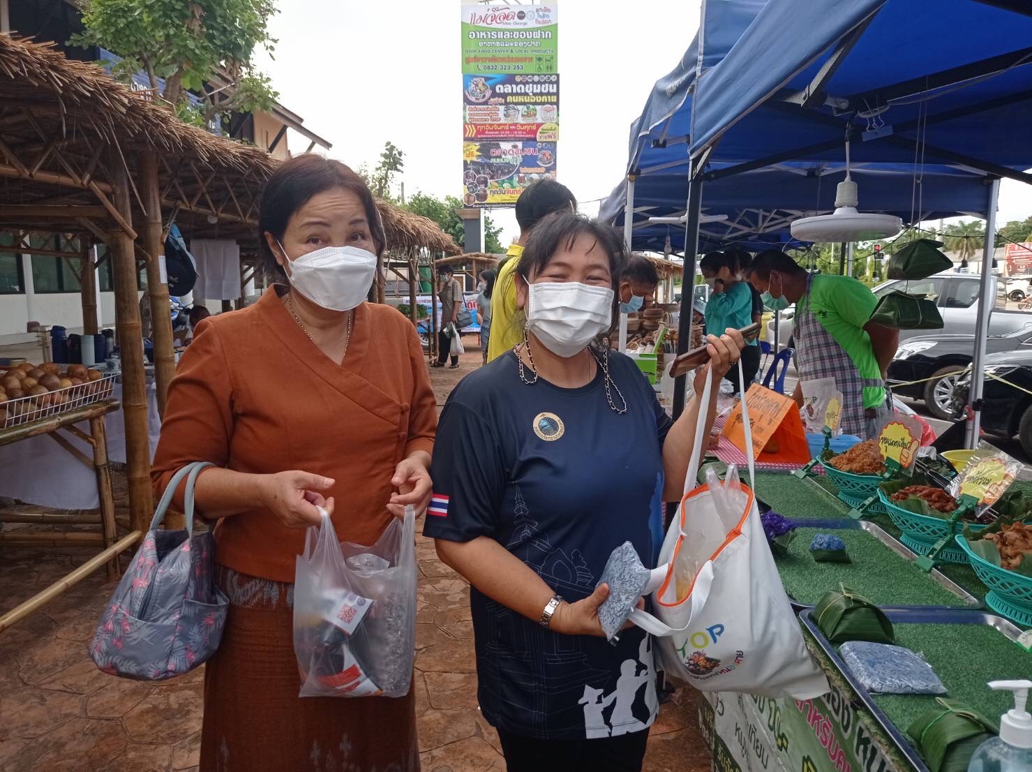 พช.หนองคาย โดยกลุ่มงานส่งเสริมการพัฒนาชุมชนจังหวัดหนองคายจัดกิจกรรมตลาดนัดชุมชนคนหนองคาย ทุกวันจันทร์และวันศุกร์