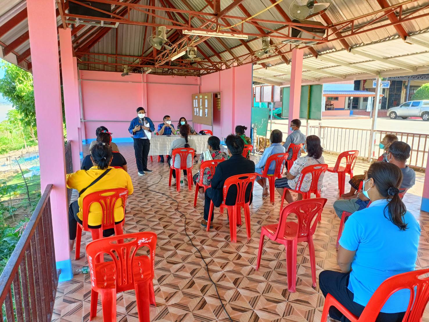 พช.หนองคาย ลงพื้นที่ติดตามการดำเนินกิจกรรมการพัฒนาคุณภาพชีวิตครัวเรือนยากจนและผู้ด้อยโอกาสและผู้ที่ได้รับผลกระทบจากสถาณการณ์การแพร่ระบาดของโรคติดเชื้อไวรัสโคโรน่า 2019 ตามโครงการส่งเสริมการพัฒนาคุณภาพชีวิตครัวเรือนยากจนและผู้ด้อยโอกาส สู่วิถีพอเพียง