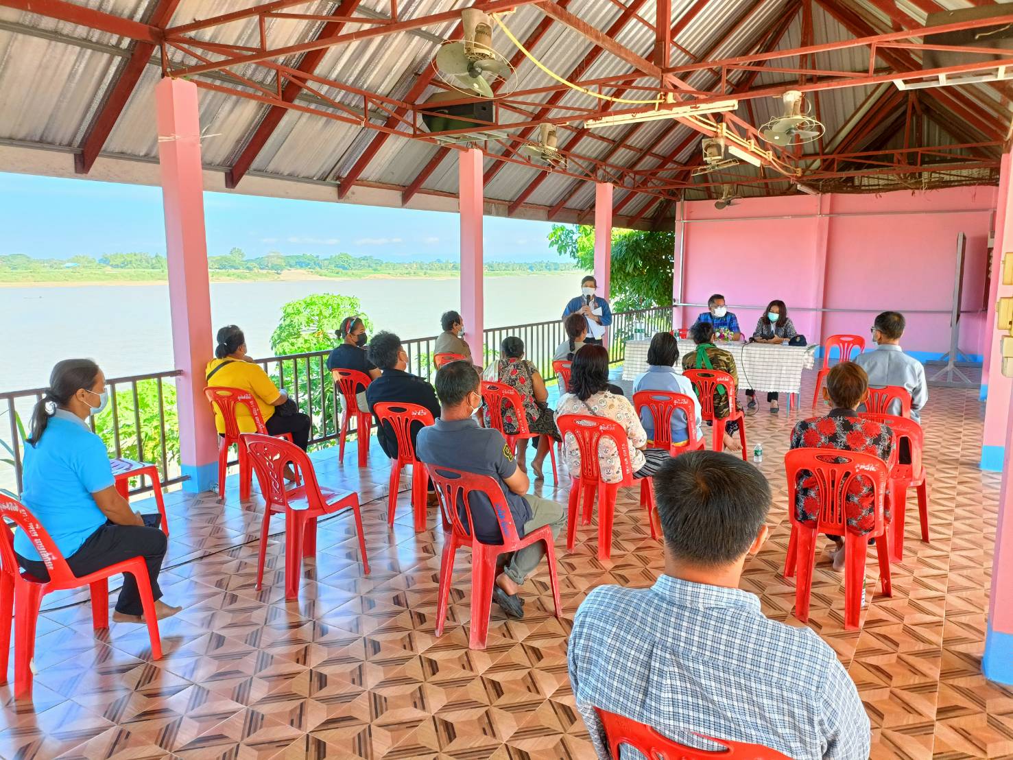 พช.หนองคาย ลงพื้นที่ติดตามการดำเนินกิจกรรมการพัฒนาคุณภาพชีวิตครัวเรือนยากจนและผู้ด้อยโอกาสและผู้ที่ได้รับผลกระทบจากสถาณการณ์การแพร่ระบาดของโรคติดเชื้อไวรัสโคโรน่า 2019 ตามโครงการส่งเสริมการพัฒนาคุณภาพชีวิตครัวเรือนยากจนและผู้ด้อยโอกาส สู่วิถีพอเพียง