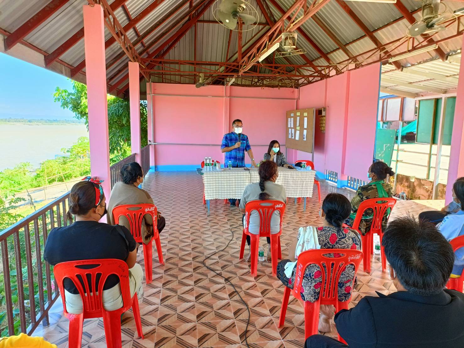 พช.หนองคาย ลงพื้นที่ติดตามการดำเนินกิจกรรมการพัฒนาคุณภาพชีวิตครัวเรือนยากจนและผู้ด้อยโอกาสและผู้ที่ได้รับผลกระทบจากสถาณการณ์การแพร่ระบาดของโรคติดเชื้อไวรัสโคโรน่า 2019 ตามโครงการส่งเสริมการพัฒนาคุณภาพชีวิตครัวเรือนยากจนและผู้ด้อยโอกาส สู่วิถีพอเพียง