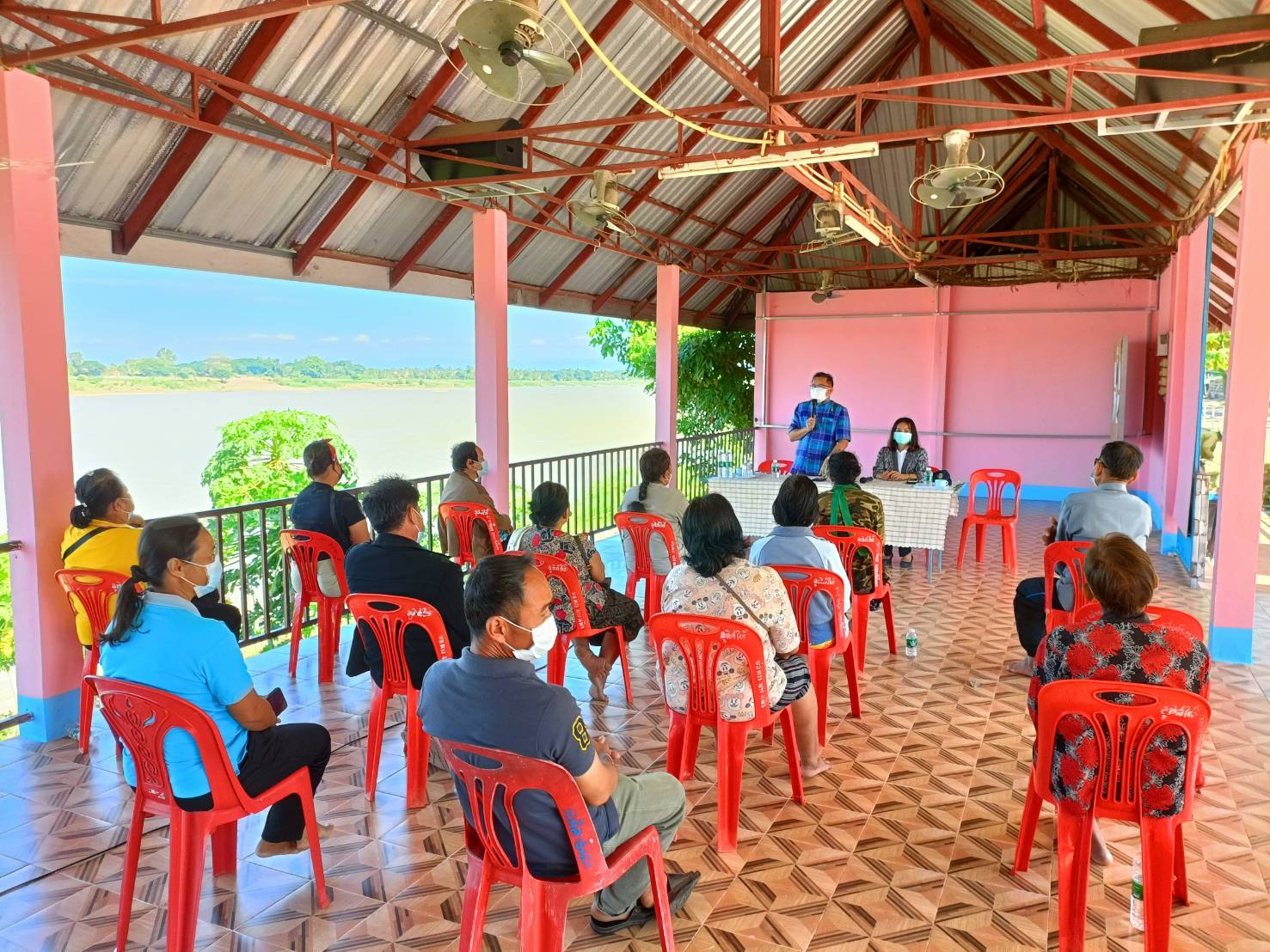 พช.หนองคาย ลงพื้นที่ติดตามการดำเนินกิจกรรมการพัฒนาคุณภาพชีวิตครัวเรือนยากจนและผู้ด้อยโอกาสและผู้ที่ได้รับผลกระทบจากสถาณการณ์การแพร่ระบาดของโรคติดเชื้อไวรัสโคโรน่า 2019 ตามโครงการส่งเสริมการพัฒนาคุณภาพชีวิตครัวเรือนยากจนและผู้ด้อยโอกาส สู่วิถีพอเพียง