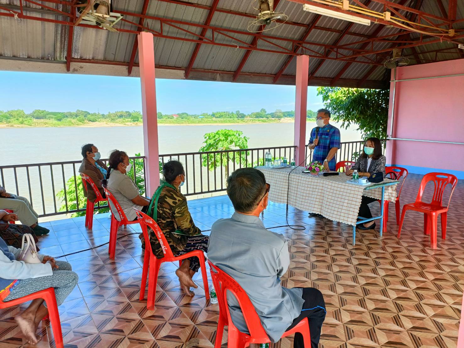 พช.หนองคาย ลงพื้นที่ติดตามการดำเนินกิจกรรมการพัฒนาคุณภาพชีวิตครัวเรือนยากจนและผู้ด้อยโอกาสและผู้ที่ได้รับผลกระทบจากสถาณการณ์การแพร่ระบาดของโรคติดเชื้อไวรัสโคโรน่า 2019 ตามโครงการส่งเสริมการพัฒนาคุณภาพชีวิตครัวเรือนยากจนและผู้ด้อยโอกาส สู่วิถีพอเพียง