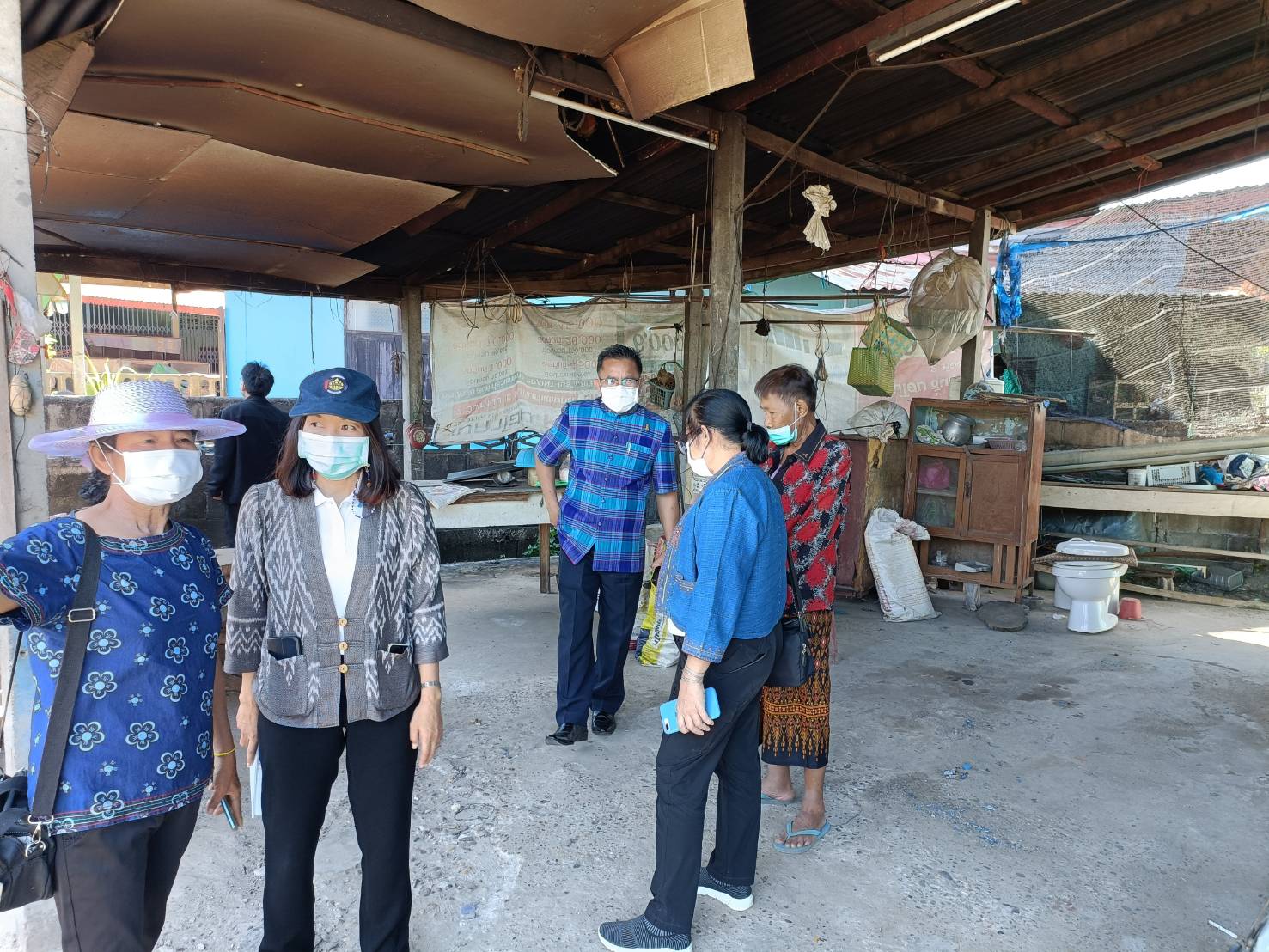 พช.หนองคาย ลงพื้นที่ติดตามการดำเนินกิจกรรมการพัฒนาคุณภาพชีวิตครัวเรือนยากจนและผู้ด้อยโอกาสและผู้ที่ได้รับผลกระทบจากสถาณการณ์การแพร่ระบาดของโรคติดเชื้อไวรัสโคโรน่า 2019 ตามโครงการส่งเสริมการพัฒนาคุณภาพชีวิตครัวเรือนยากจนและผู้ด้อยโอกาส สู่วิถีพอเพียง