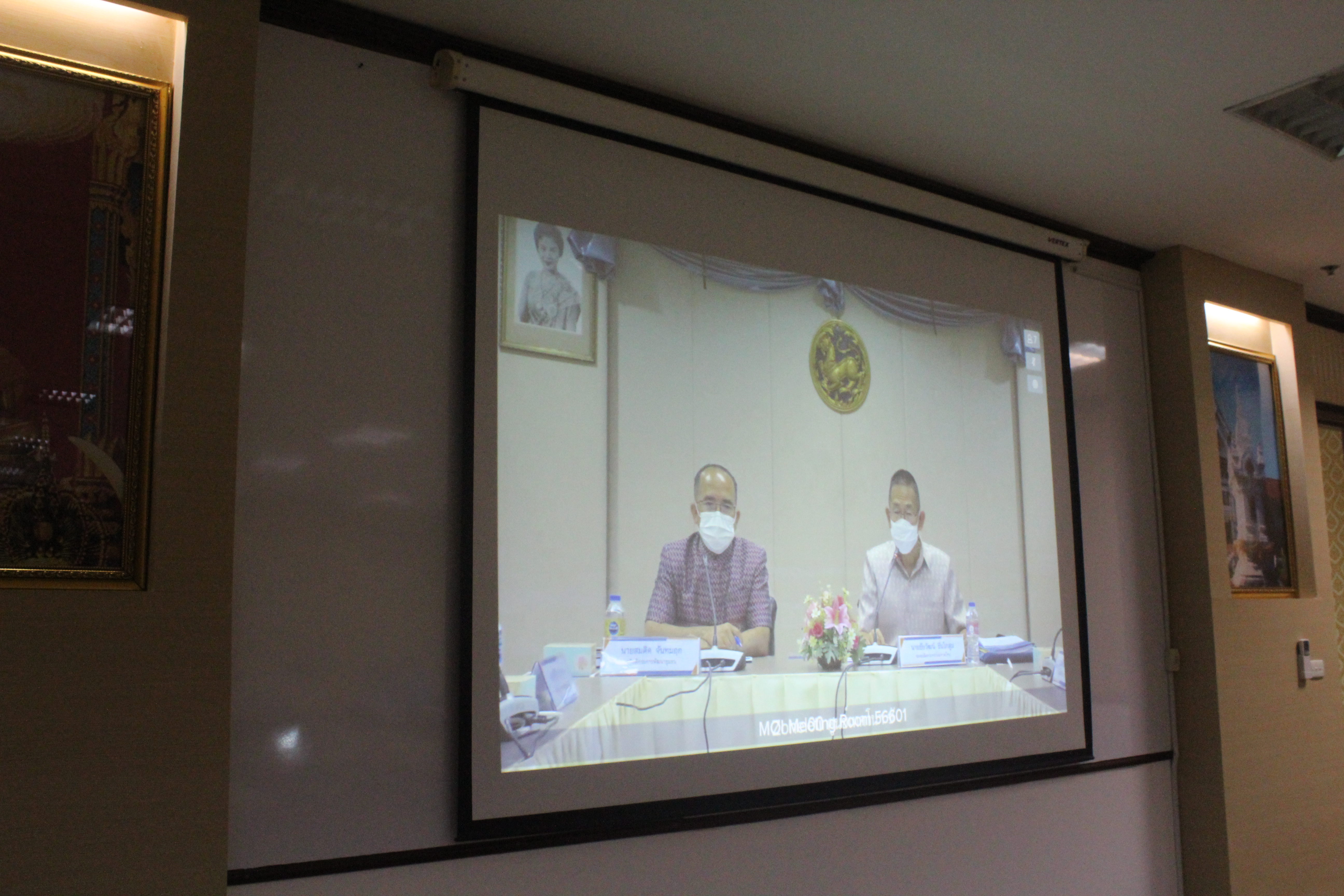 พช.หนองคาย ร่วมประชุมชี้แจงการขับเคลื่อนการดำเนินงานขจัดความยากจนและพัฒนาคนทุกช่วงวัยอย่างยั่งยืนตามหลักปรัชญาของเศรษฐกิจพอเพียง ผ่านระบบ Video Conference System – VCS