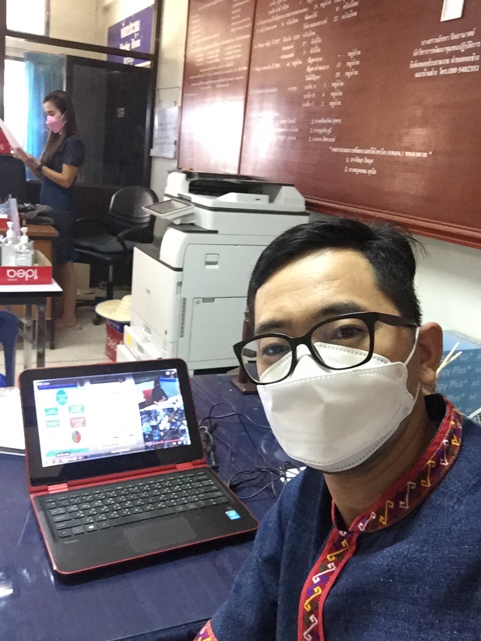 พช.หนองคาย เข้าร่วมประชุมการขับเคลื่อนงานเศรษฐกิจฐานรากด้วยกองทุนชุมชน ประจำปีงบประมาณ พ.ศ.2565 ผ่านระบบวีดีทัศน์ทางไกล (Video Conference)