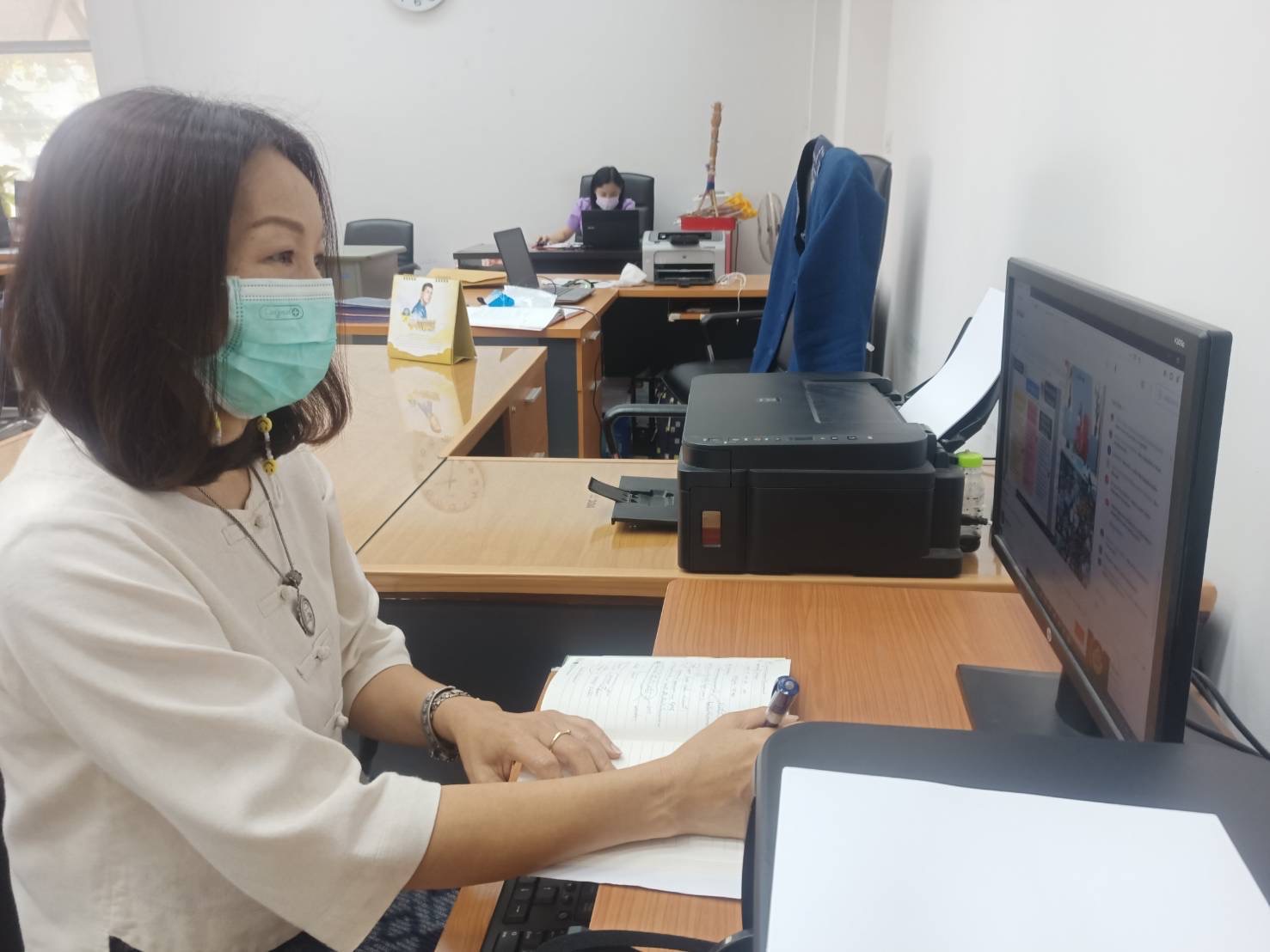 พช.หนองคาย เข้าร่วมประชุมการขับเคลื่อนงานเศรษฐกิจฐานรากด้วยกองทุนชุมชน ประจำปีงบประมาณ พ.ศ.2565 ผ่านระบบวีดีทัศน์ทางไกล (Video Conference)