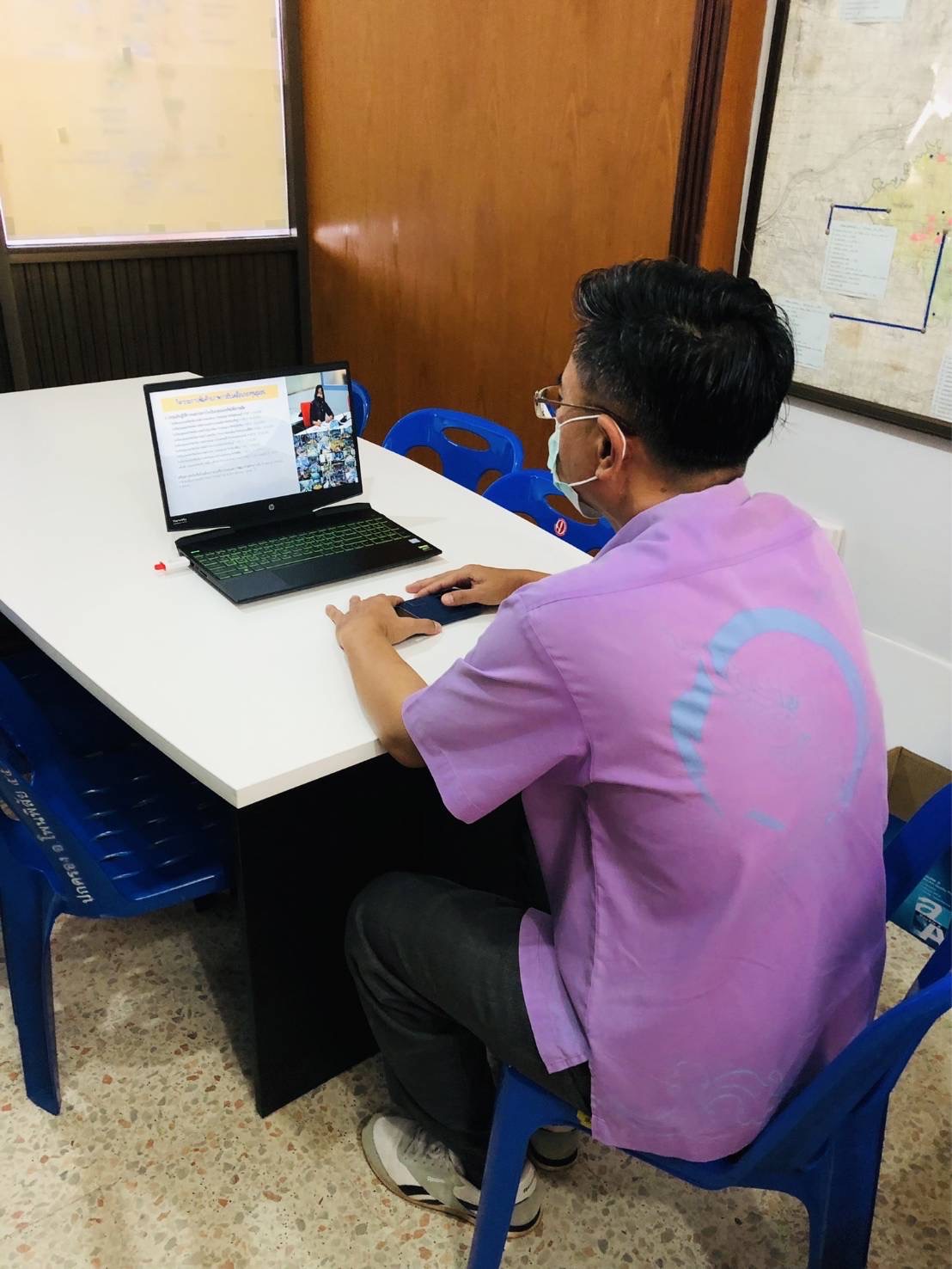 พช.หนองคาย เข้าร่วมประชุมการขับเคลื่อนงานเศรษฐกิจฐานรากด้วยกองทุนชุมชน ประจำปีงบประมาณ พ.ศ.2565 ผ่านระบบวีดีทัศน์ทางไกล (Video Conference)