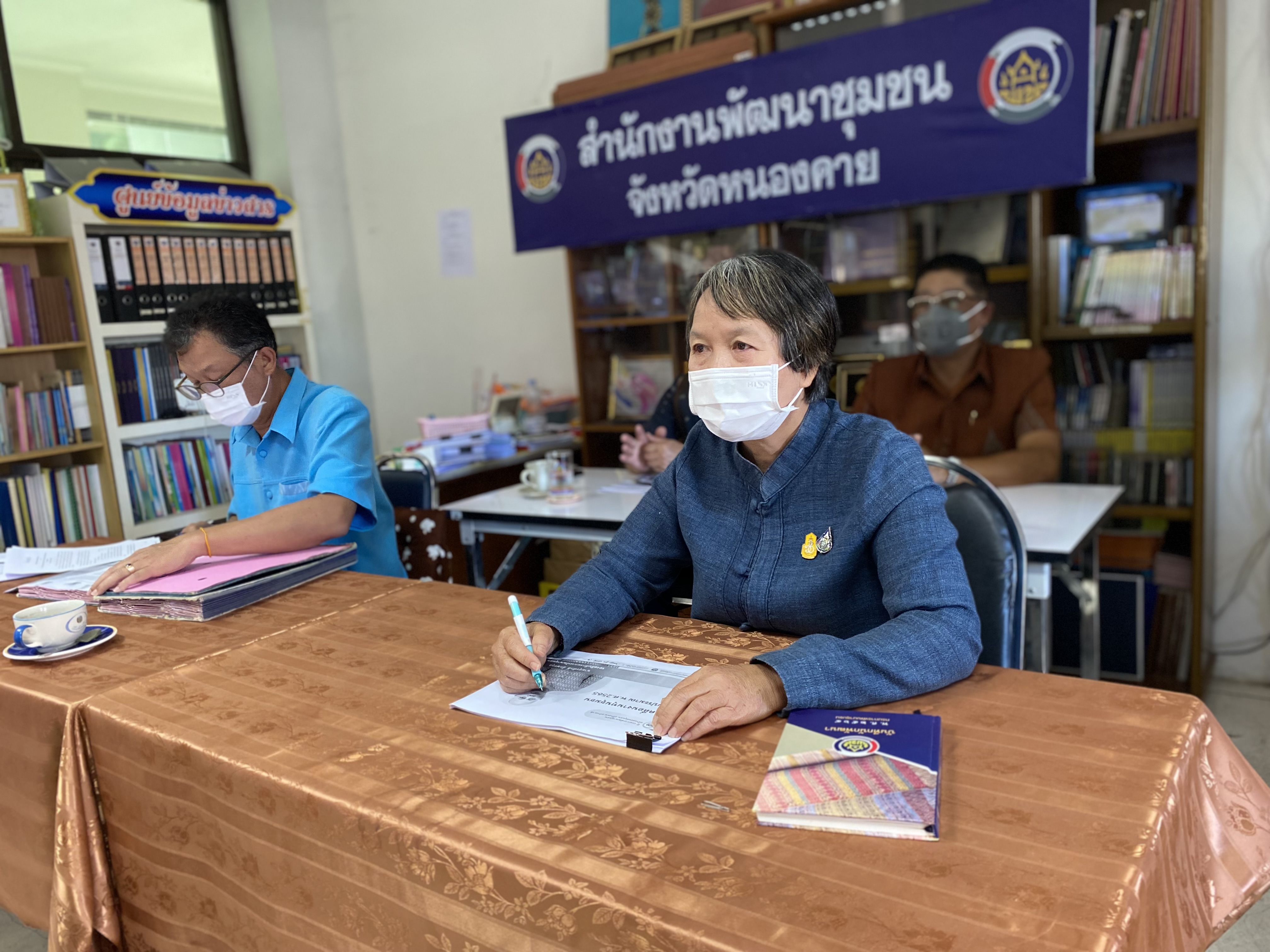 พช.หนองคาย เข้าร่วมประชุมการขับเคลื่อนงานเศรษฐกิจฐานรากด้วยกองทุนชุมชน ประจำปีงบประมาณ พ.ศ.2565 ผ่านระบบวีดีทัศน์ทางไกล (Video Conference)